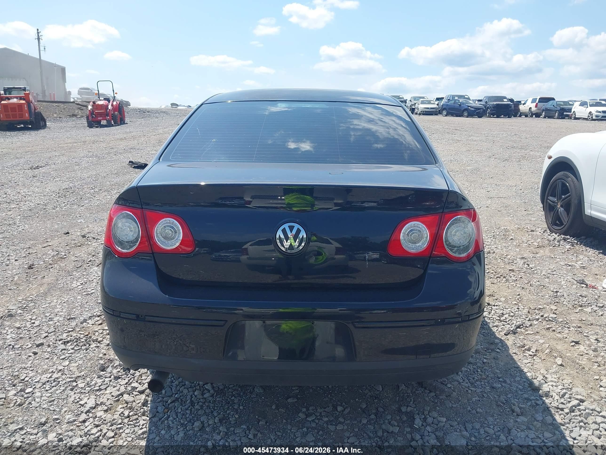 2008 Volkswagen Passat Turbo Black vin: WVWJK73C78P070045