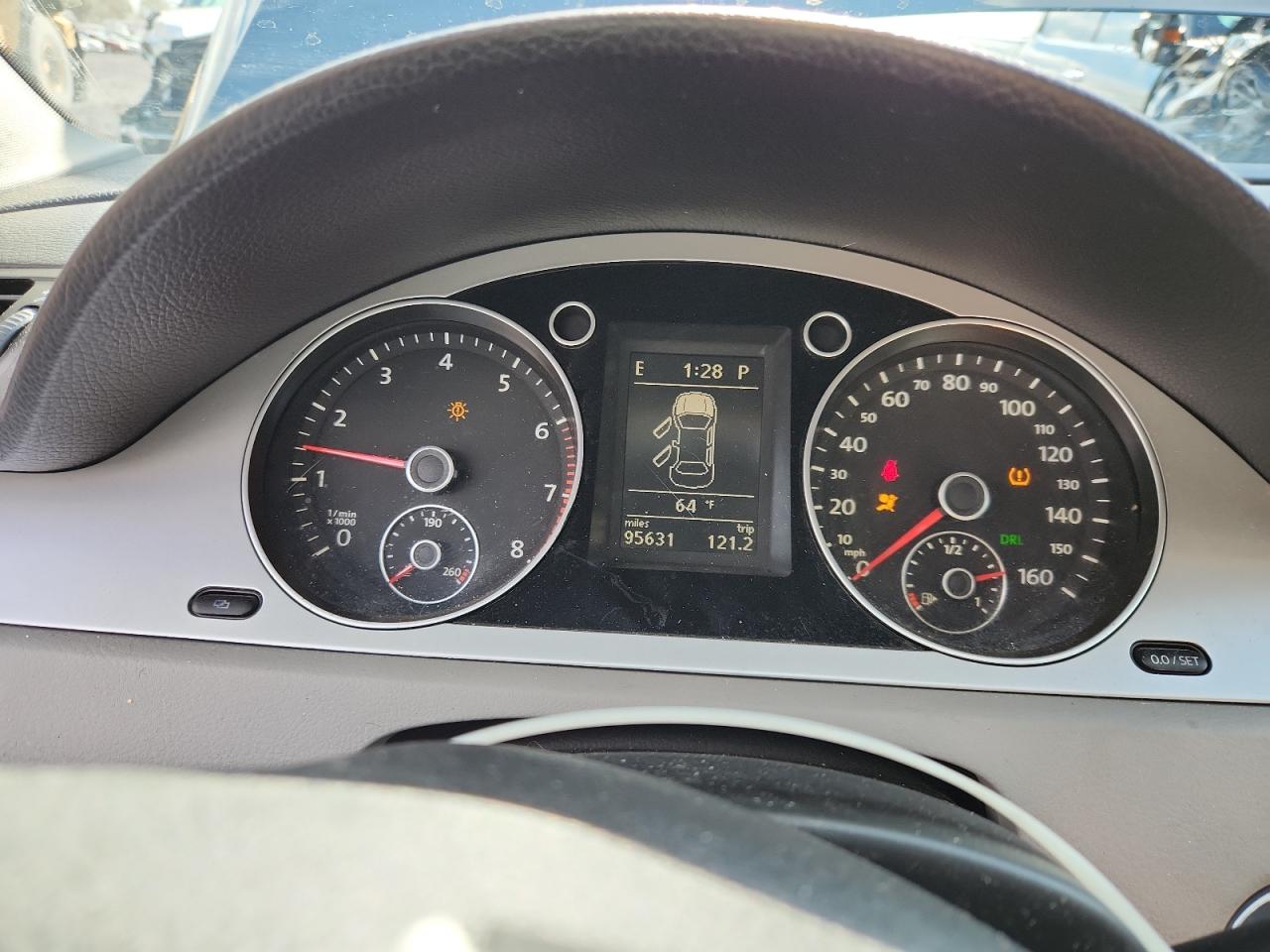 2009 Volkswagen Passat Turbo Gray vin: WVWJK73C79P056079