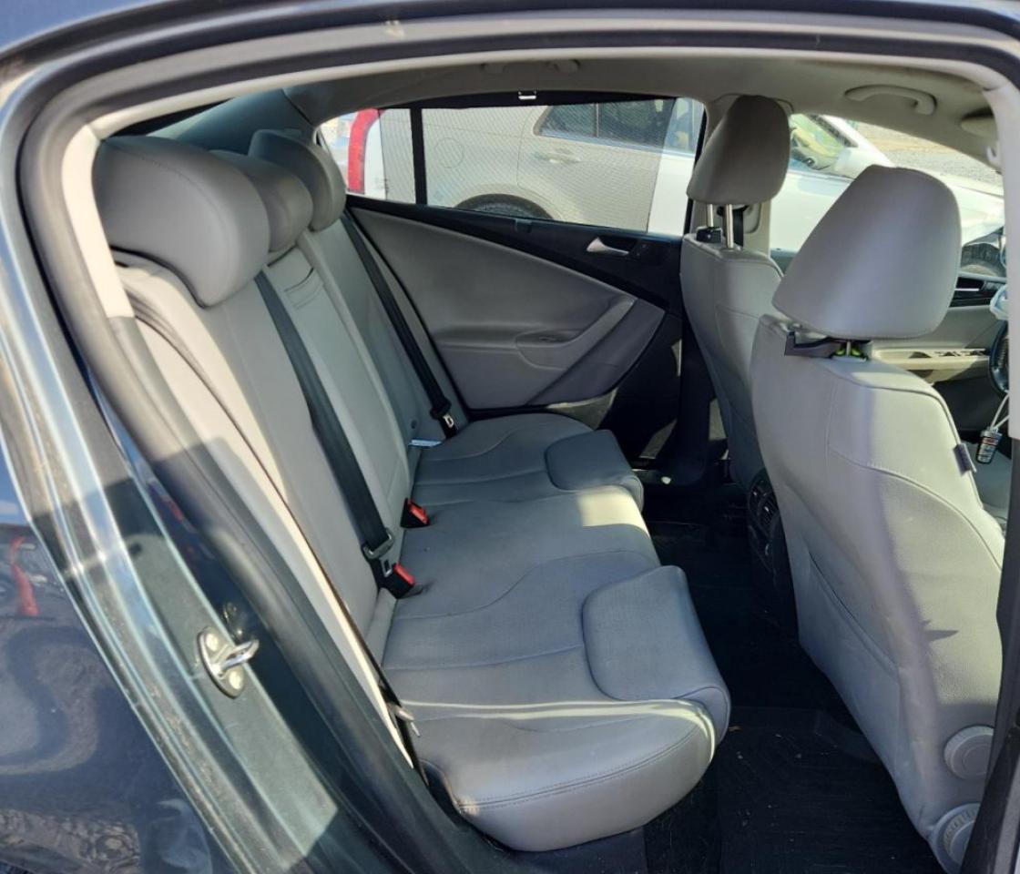 2009 Volkswagen Passat Turbo Gray vin: WVWJK73C79P056079