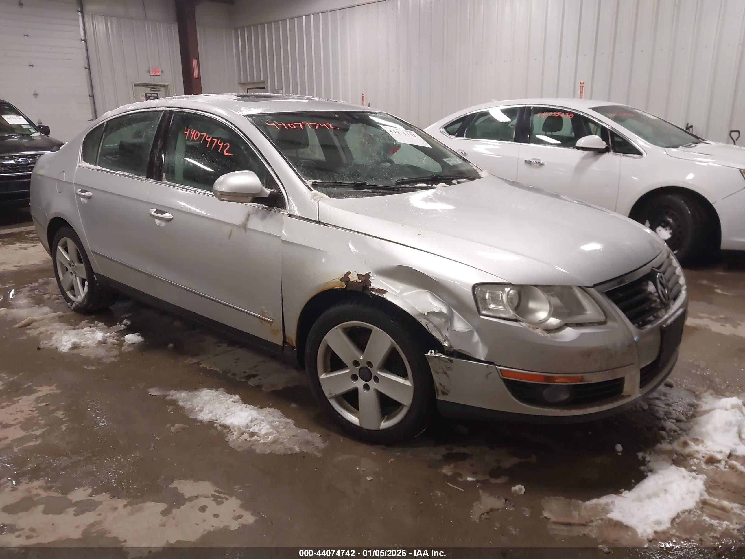 2009 Volkswagen Passat Komfort Silver vin: WVWJK73C89P017825
