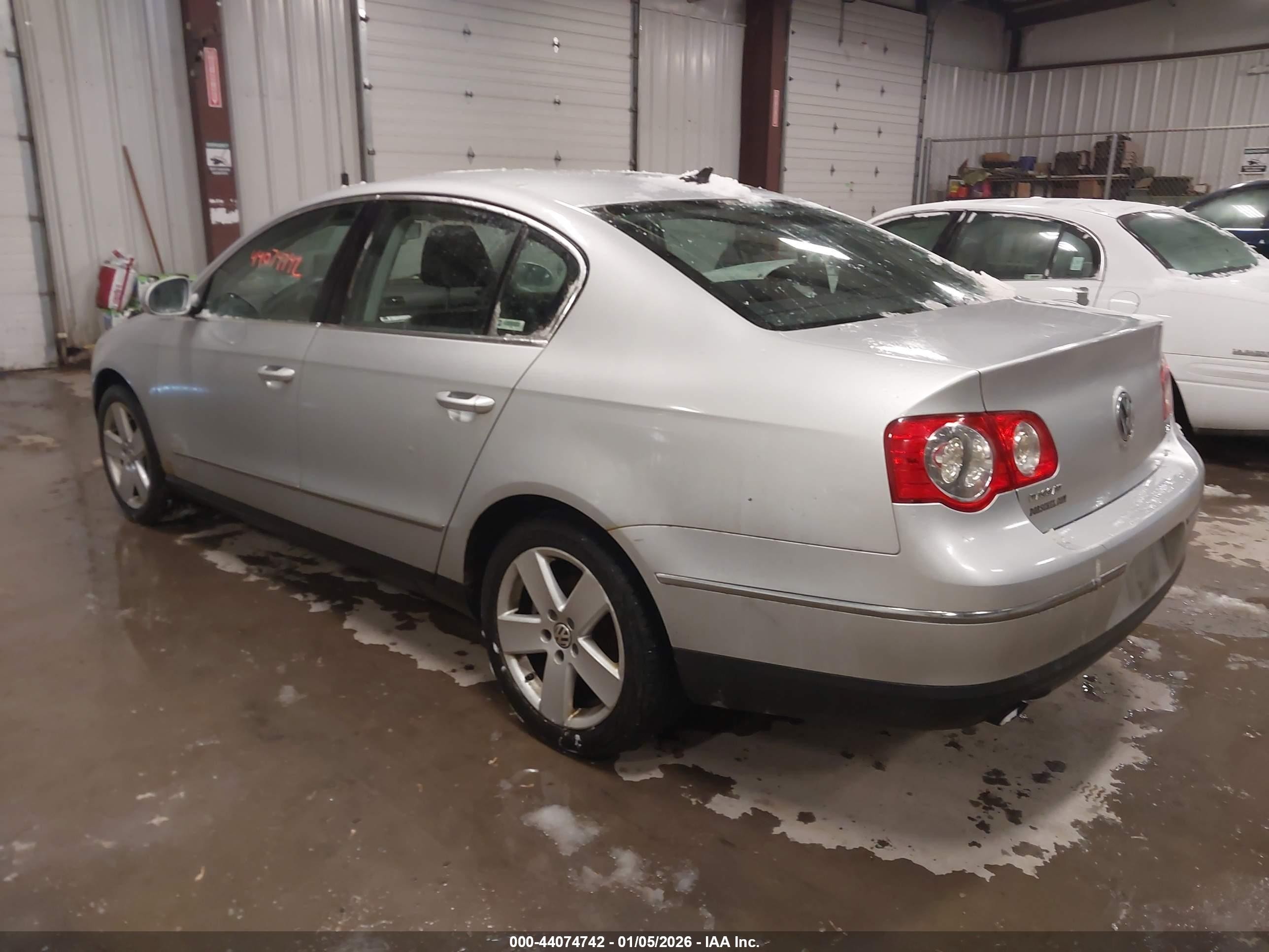 2009 Volkswagen Passat Komfort Silver vin: WVWJK73C89P017825