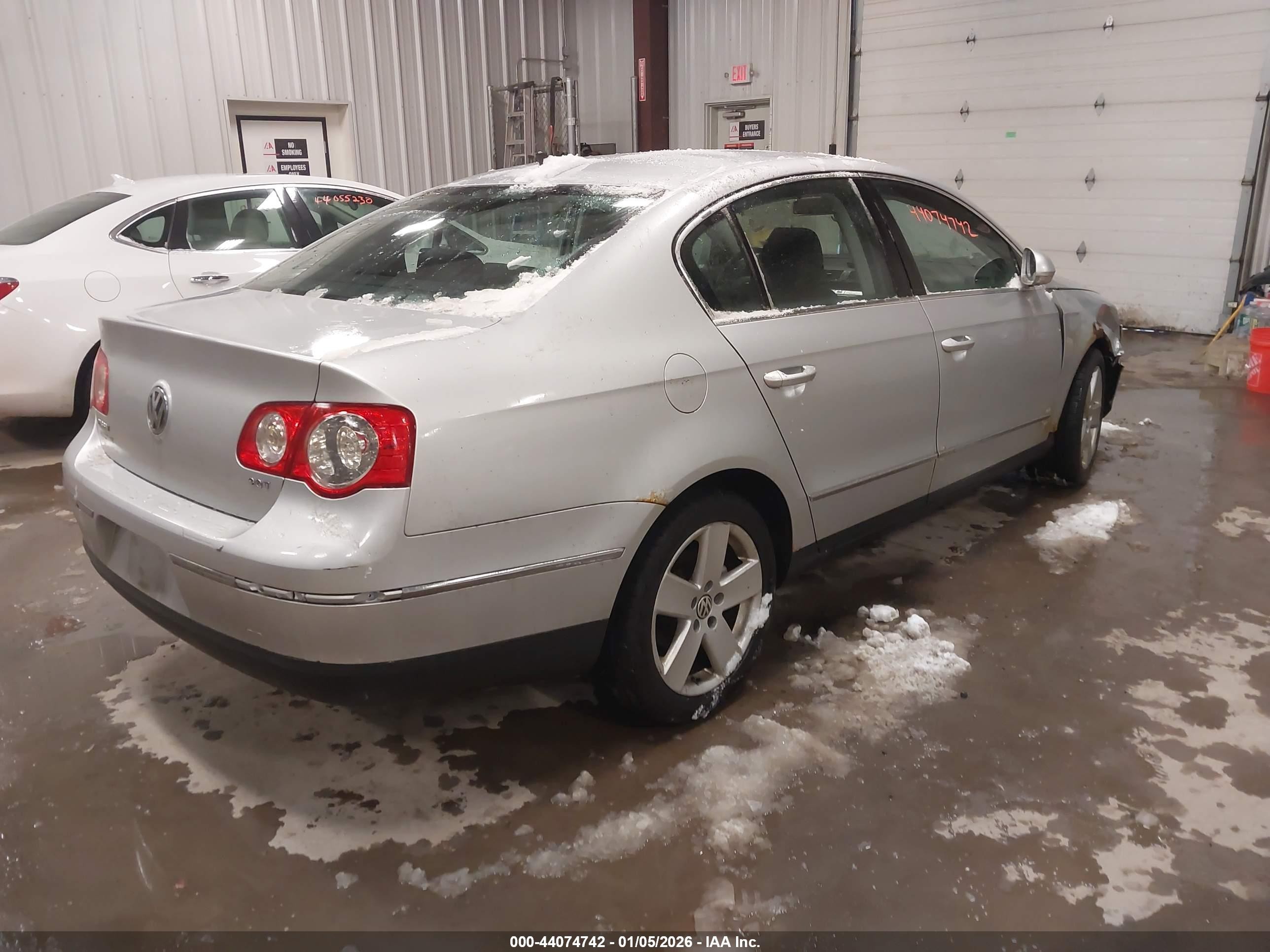 2009 Volkswagen Passat Komfort Silver vin: WVWJK73C89P017825