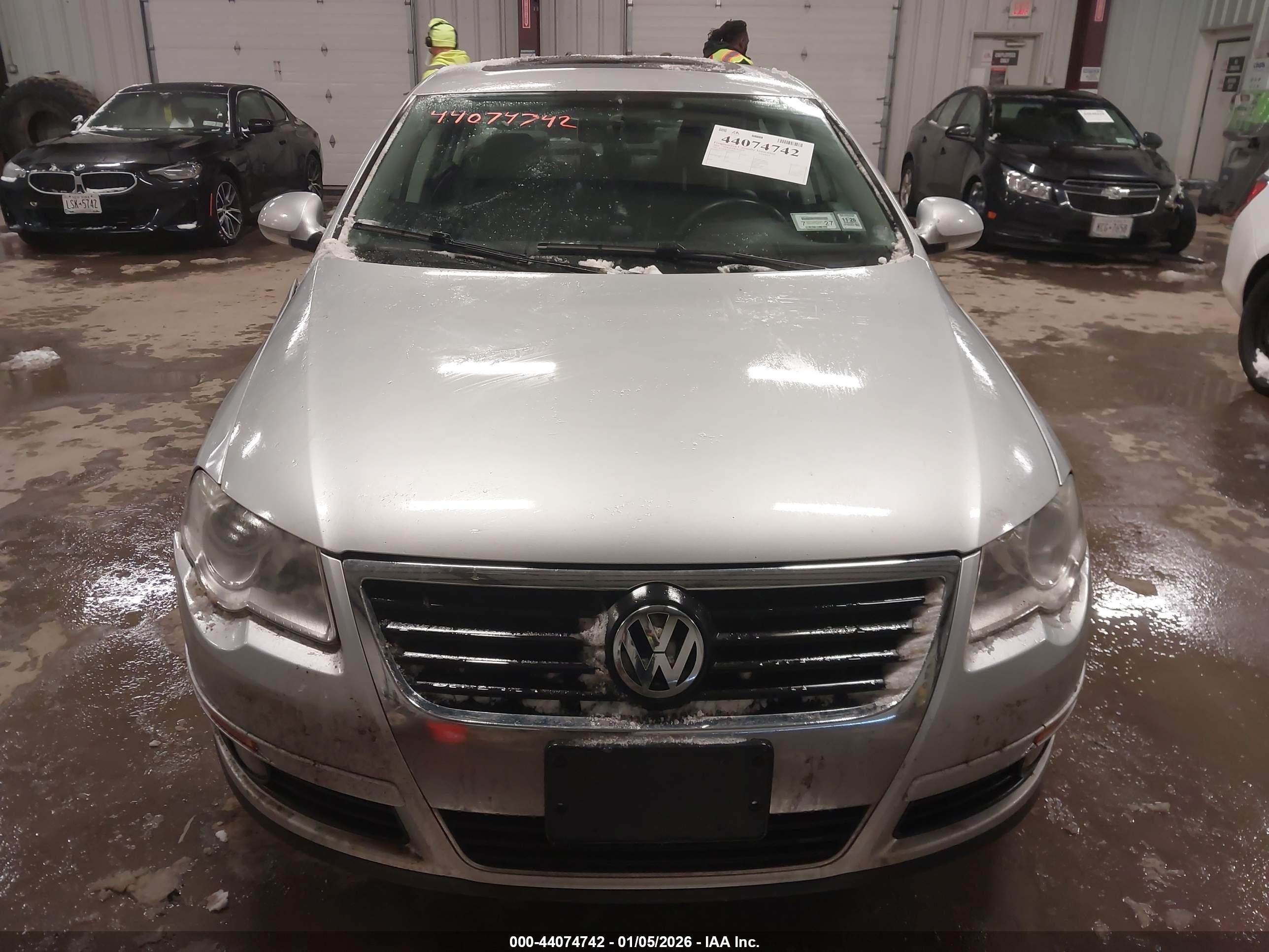 2009 Volkswagen Passat Komfort Silver vin: WVWJK73C89P017825
