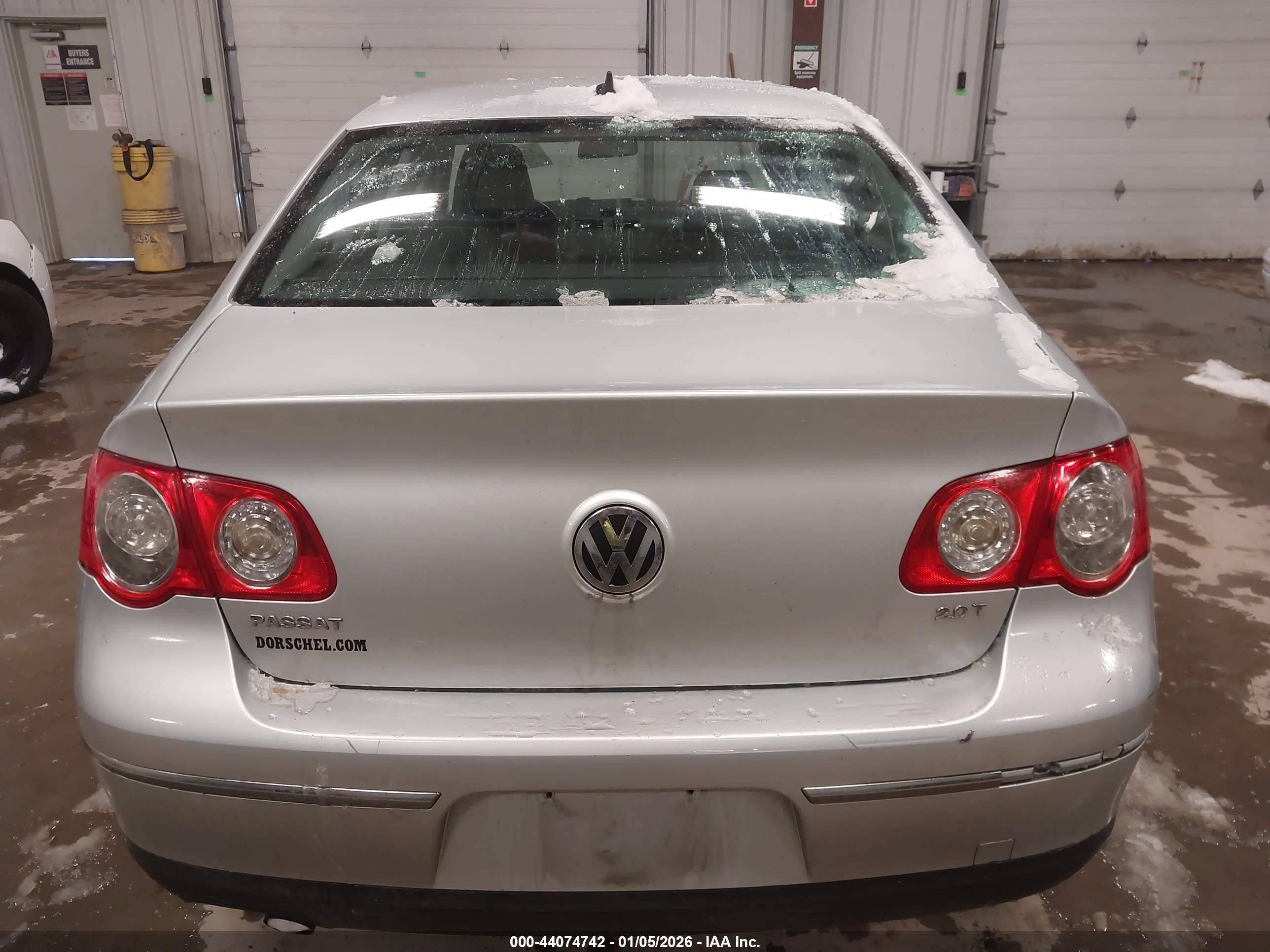 2009 Volkswagen Passat Komfort Silver vin: WVWJK73C89P017825