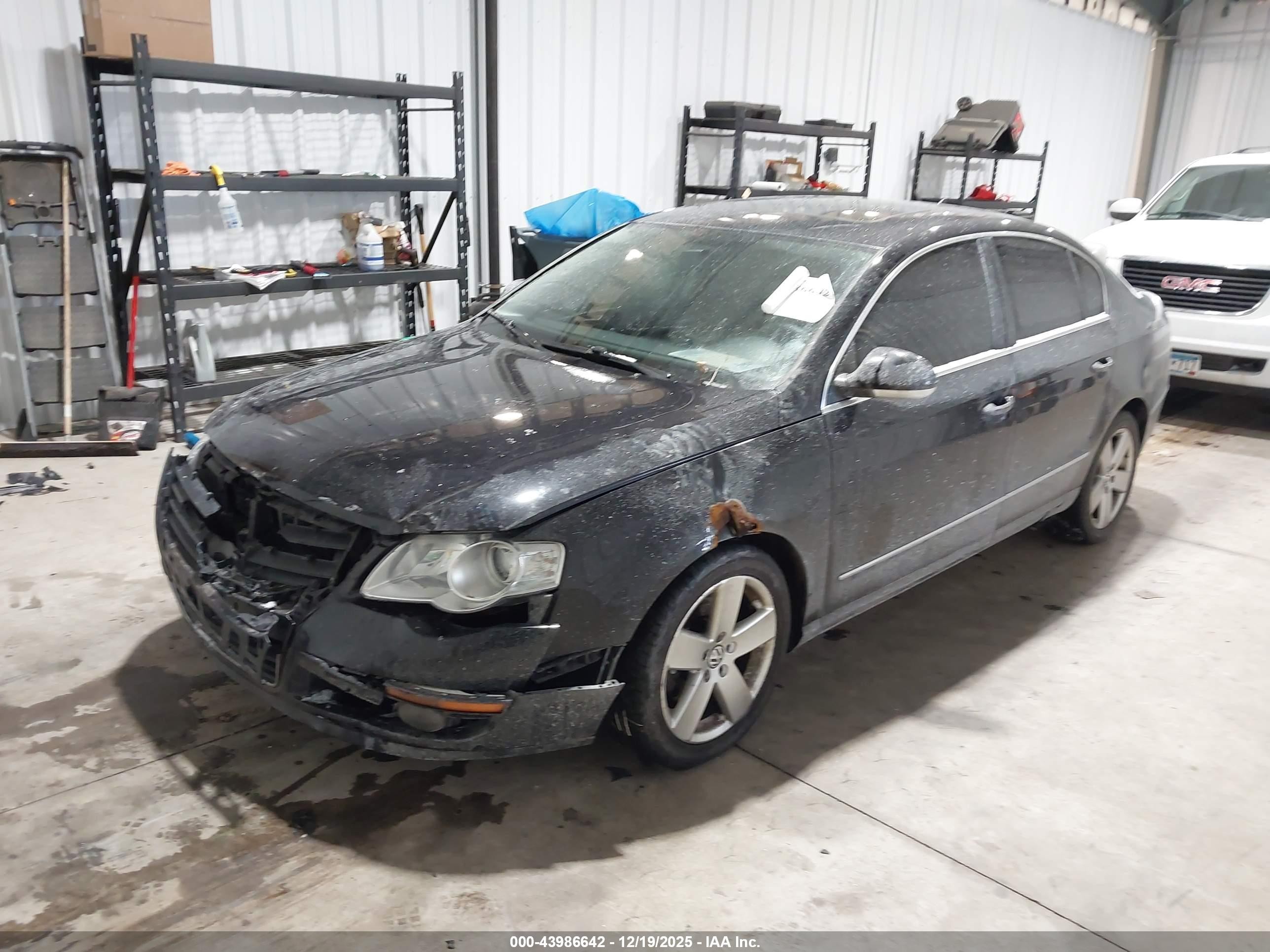 2009 Volkswagen Passat Komfort Черный vin: WVWJK73C89P027805