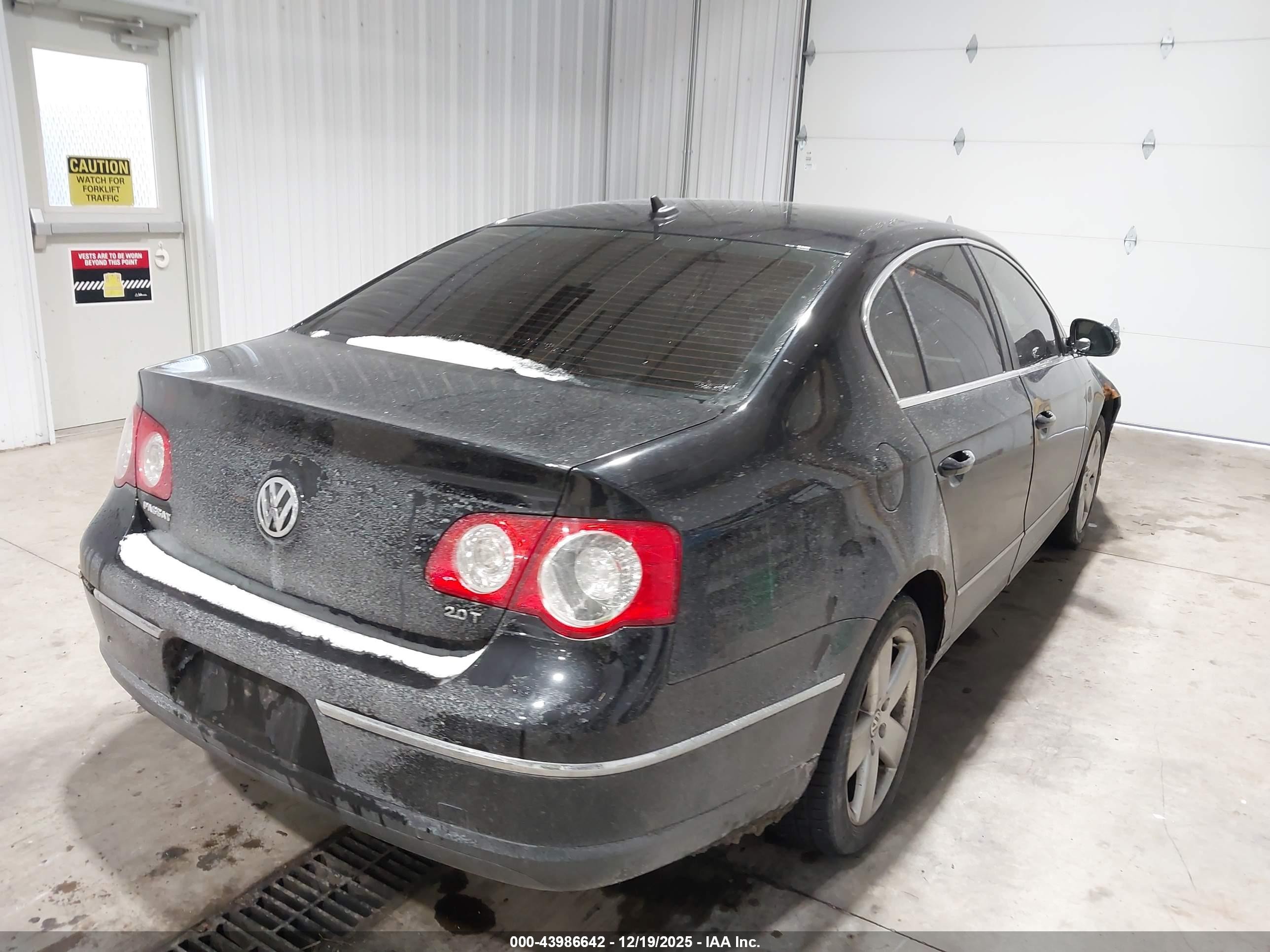 2009 Volkswagen Passat Komfort Черный vin: WVWJK73C89P027805