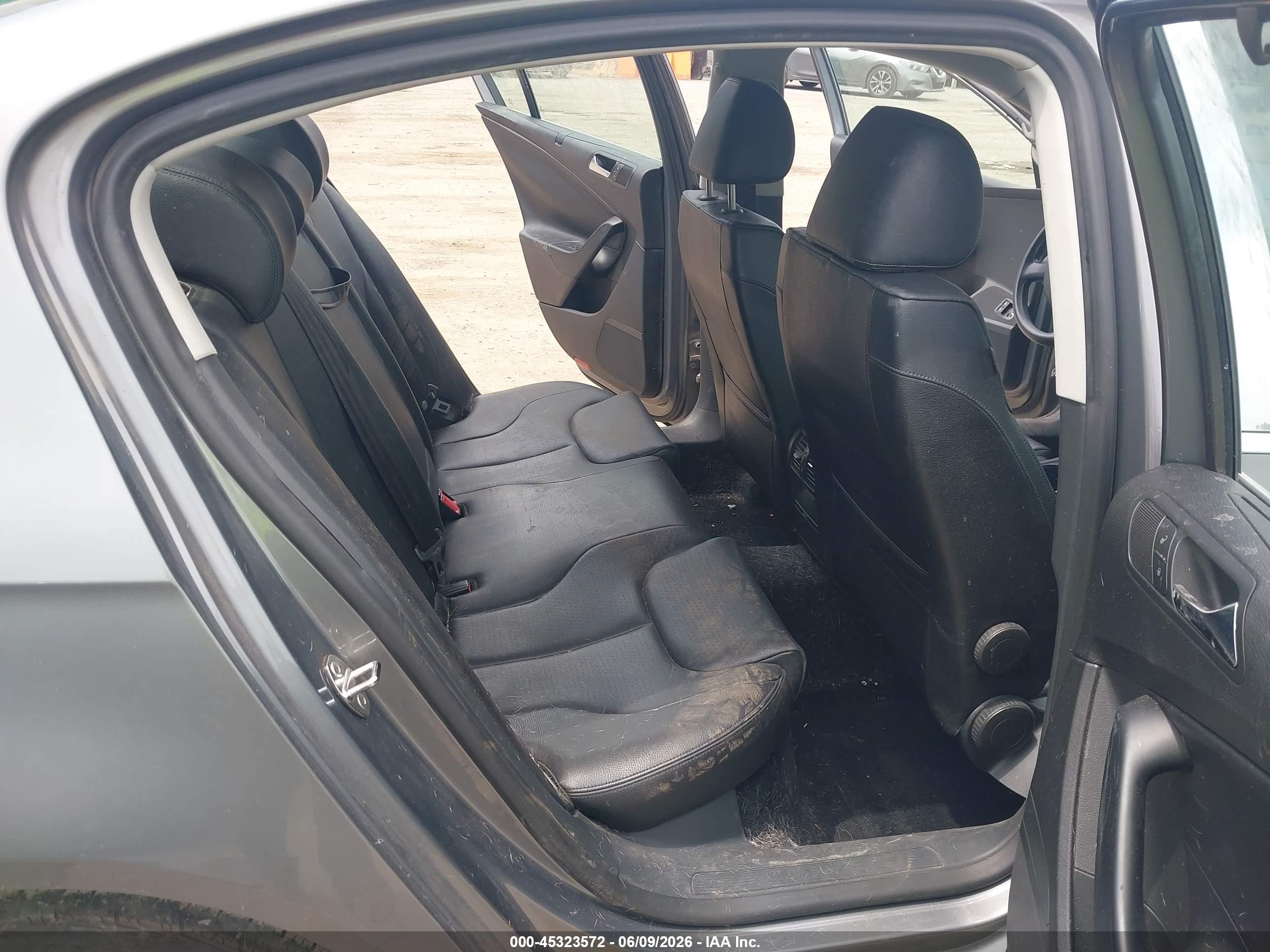 2008 Volkswagen Passat Turbo Gray vin: WVWJK73C98P112313