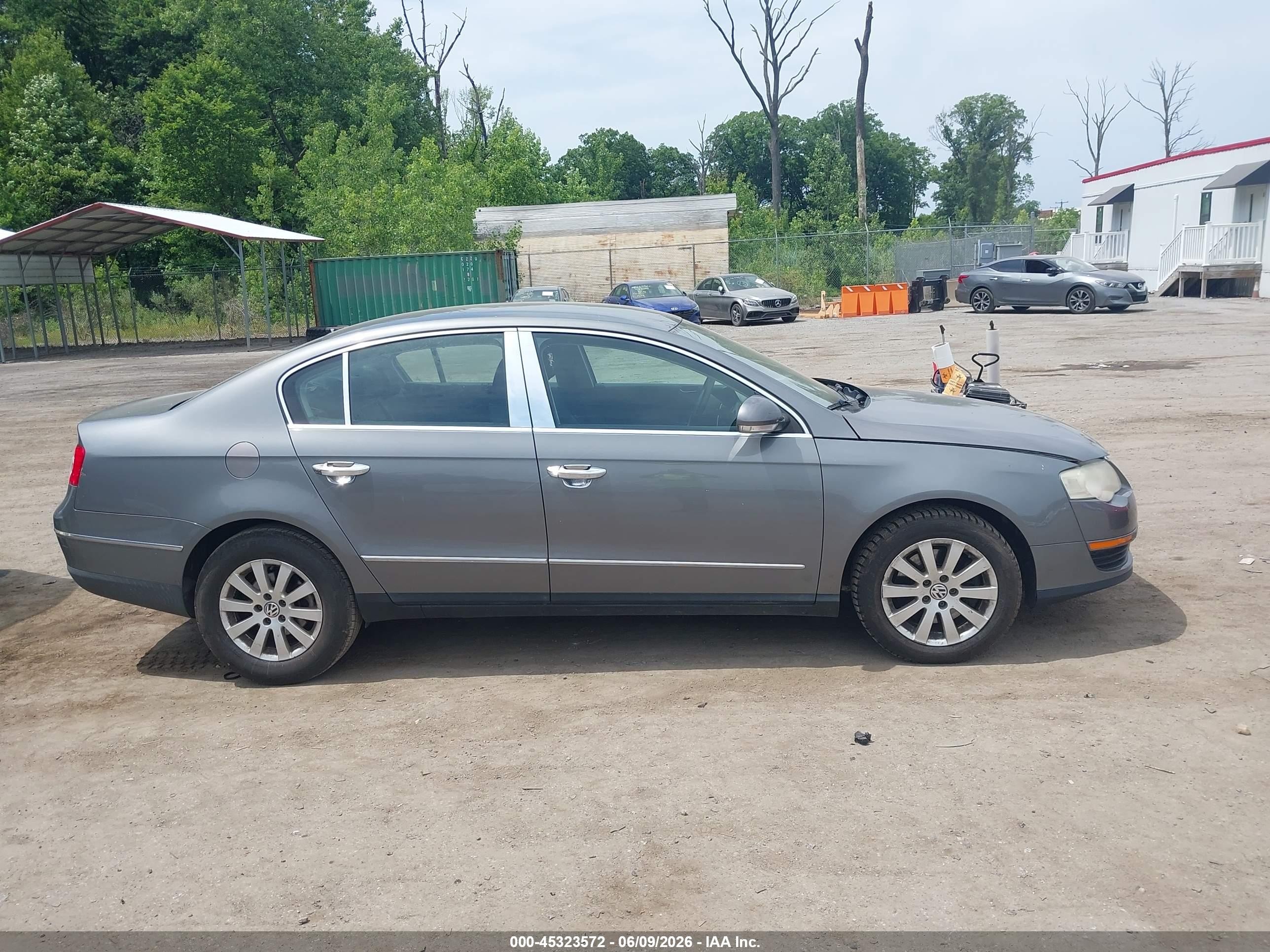 2008 Volkswagen Passat Turbo Gray vin: WVWJK73C98P112313