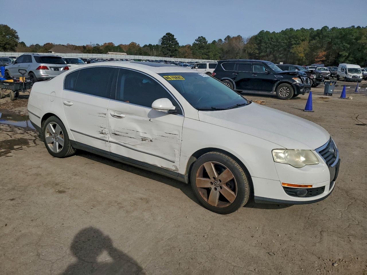 2009 Volkswagen Passat Turbo White vin: WVWJK73C99P024394