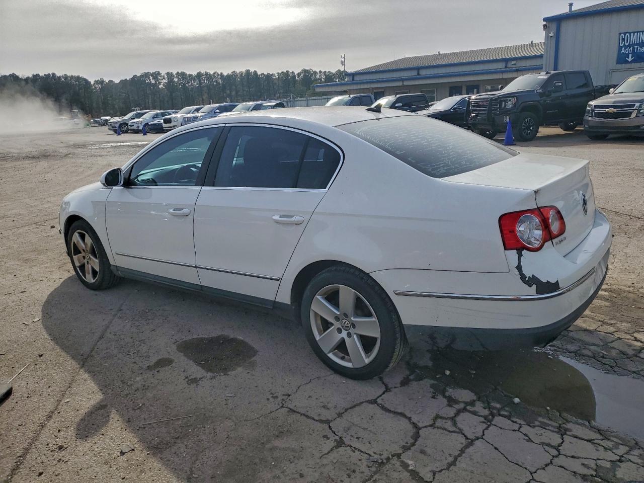 2009 Volkswagen Passat Turbo White vin: WVWJK73C99P024394