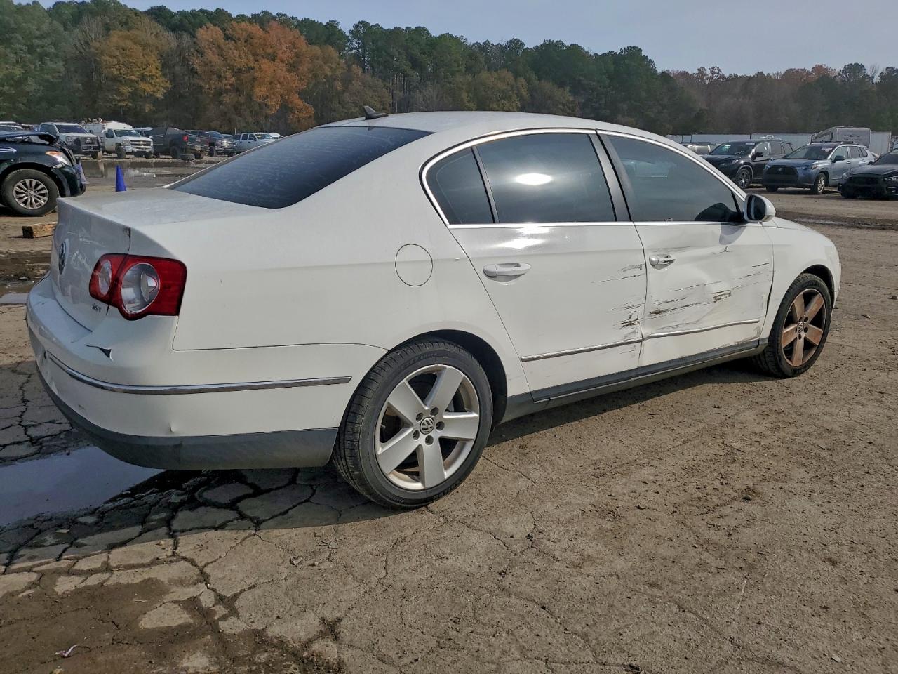 2009 Volkswagen Passat Turbo White vin: WVWJK73C99P024394