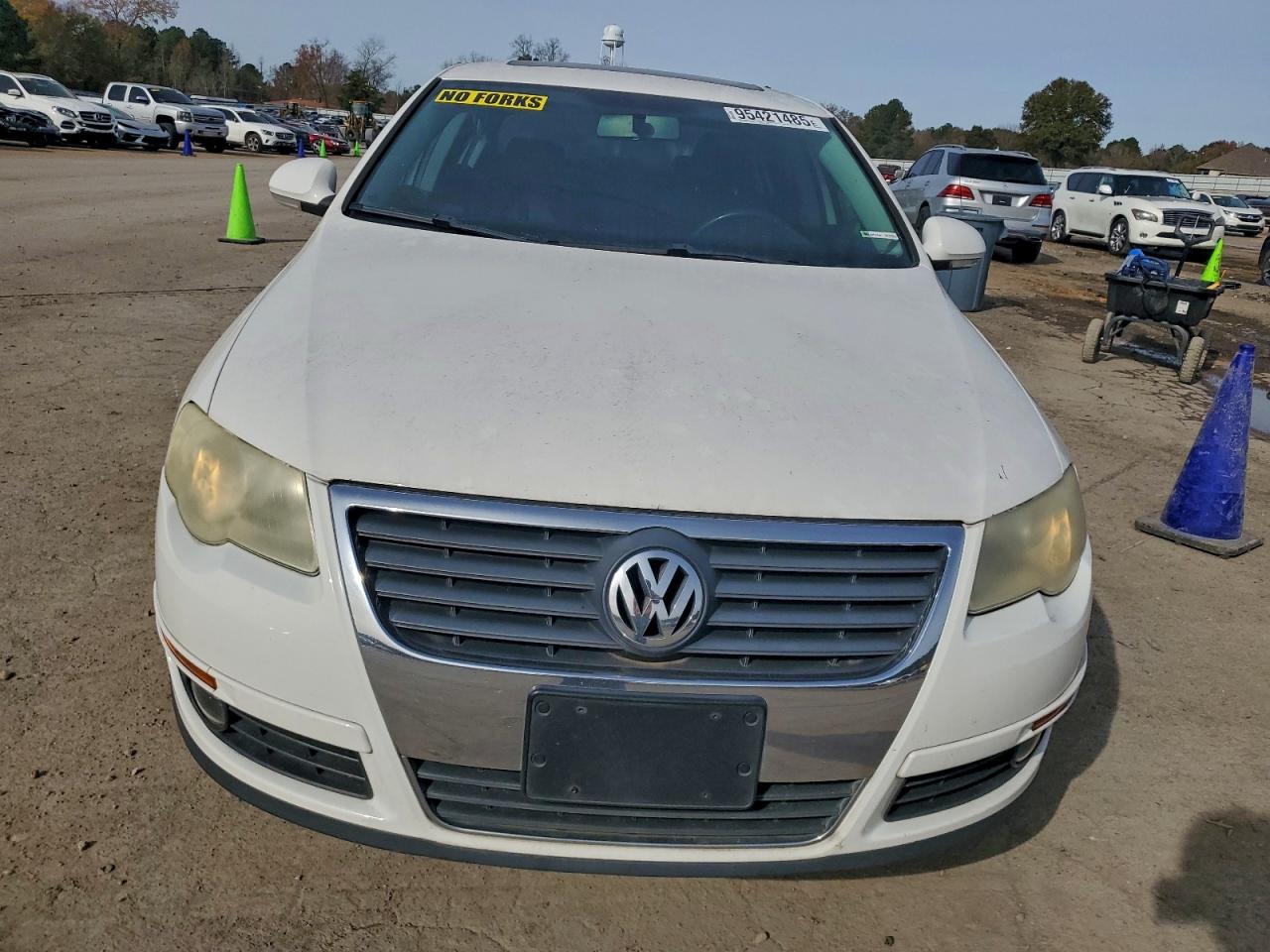 2009 Volkswagen Passat Turbo White vin: WVWJK73C99P024394