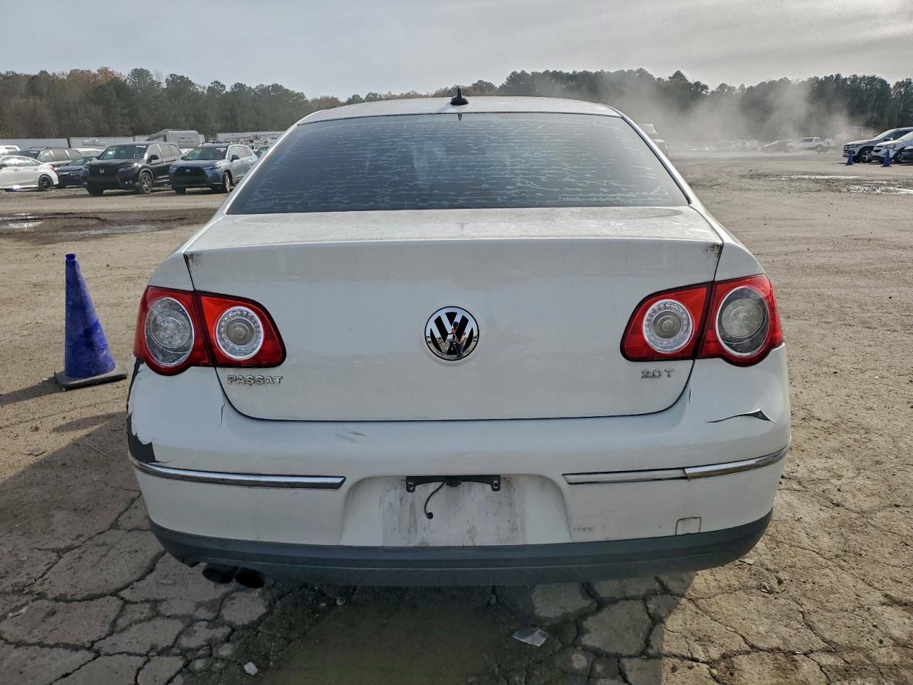 2009 Volkswagen Passat Turbo White vin: WVWJK73C99P024394