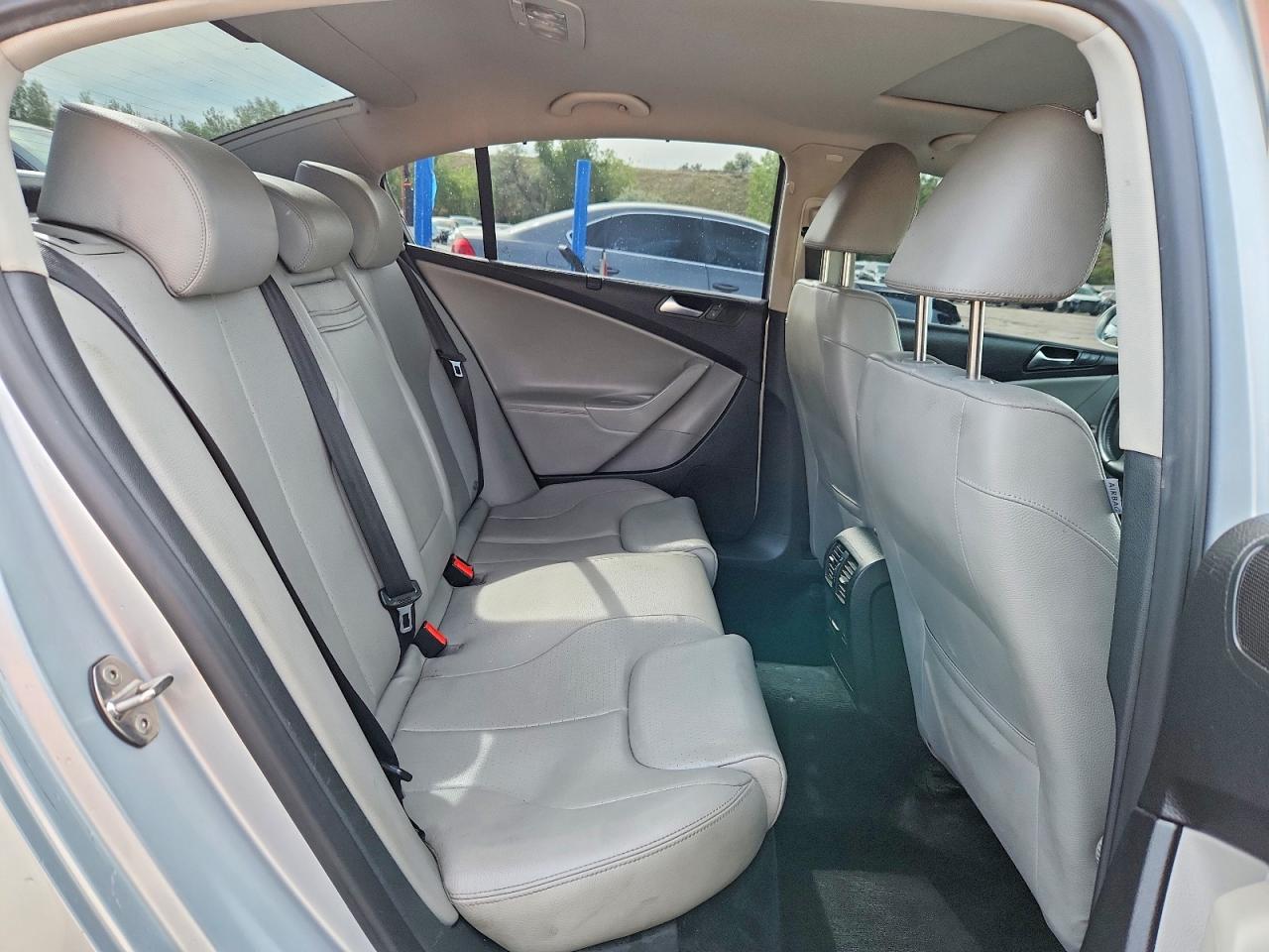 2009 Volkswagen Passat Turbo Silver vin: WVWJK73C99P028719