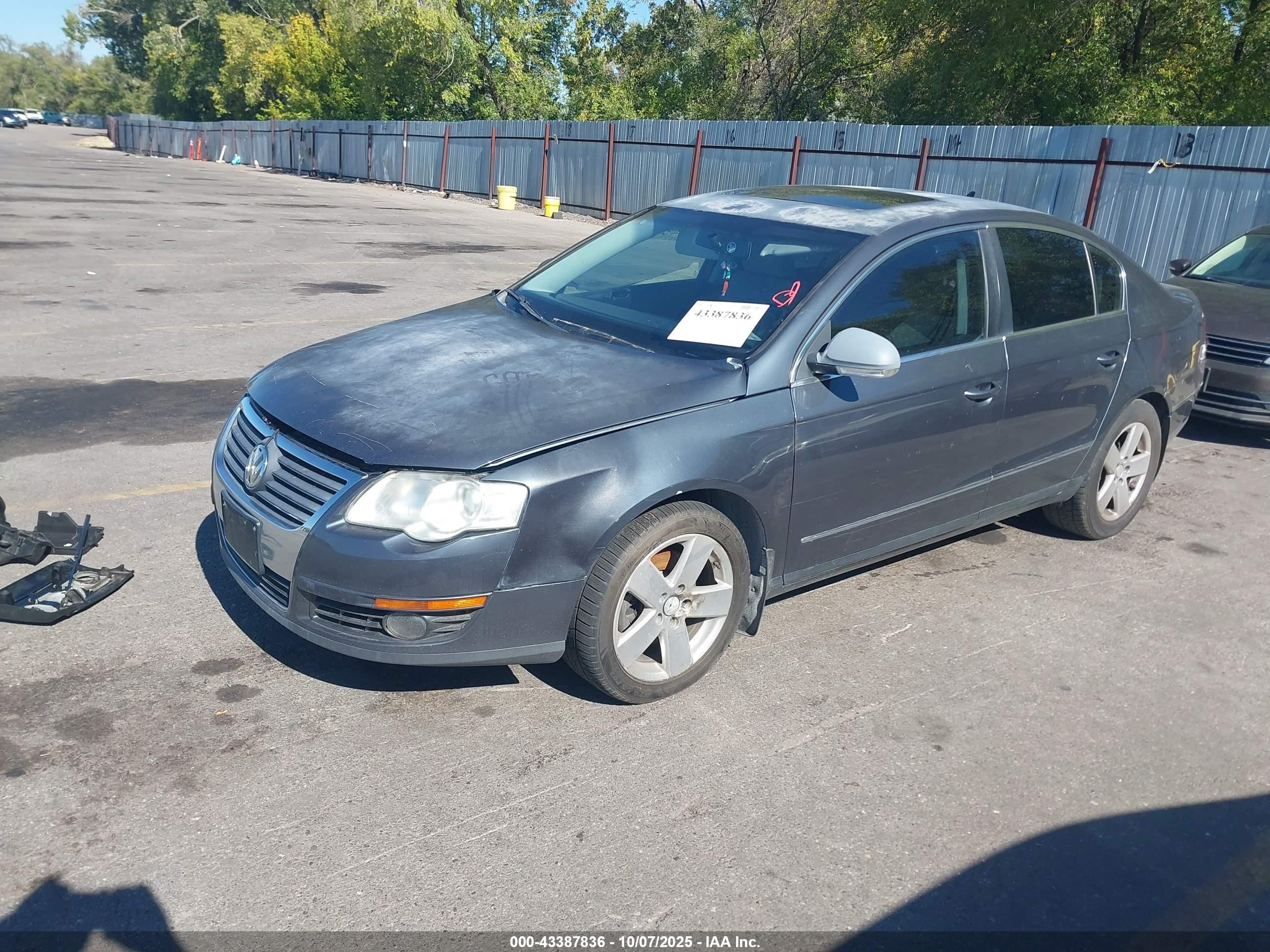 2009 Volkswagen Passat Komfort Gray vin: WVWJK73C99P049411