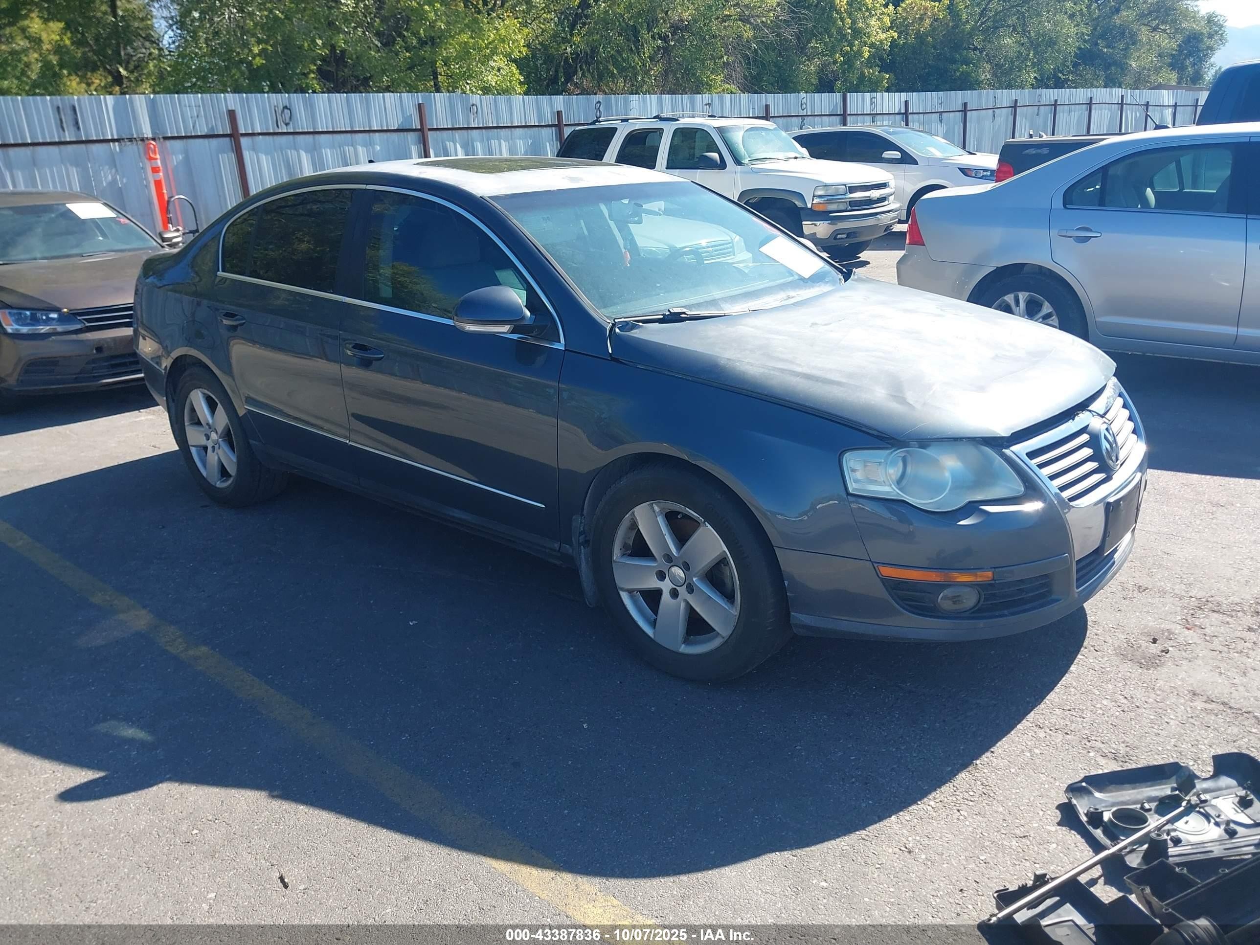 2009 Volkswagen Passat Komfort Gray vin: WVWJK73C99P049411