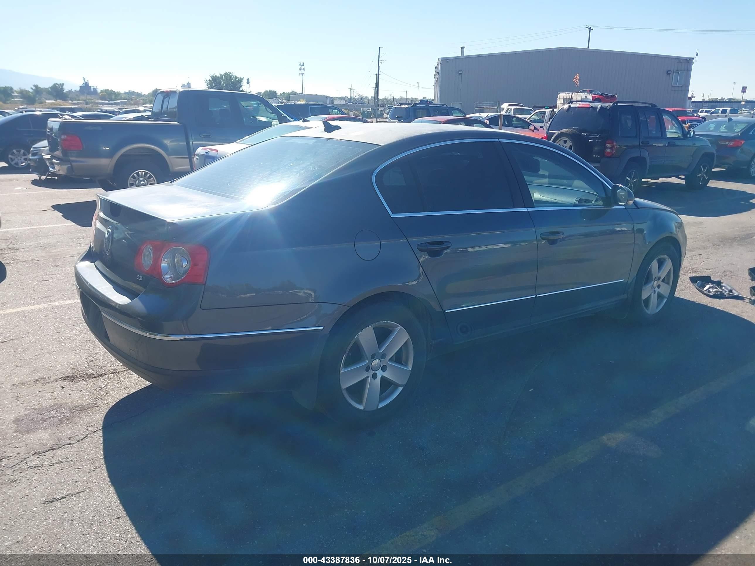 2009 Volkswagen Passat Komfort Gray vin: WVWJK73C99P049411