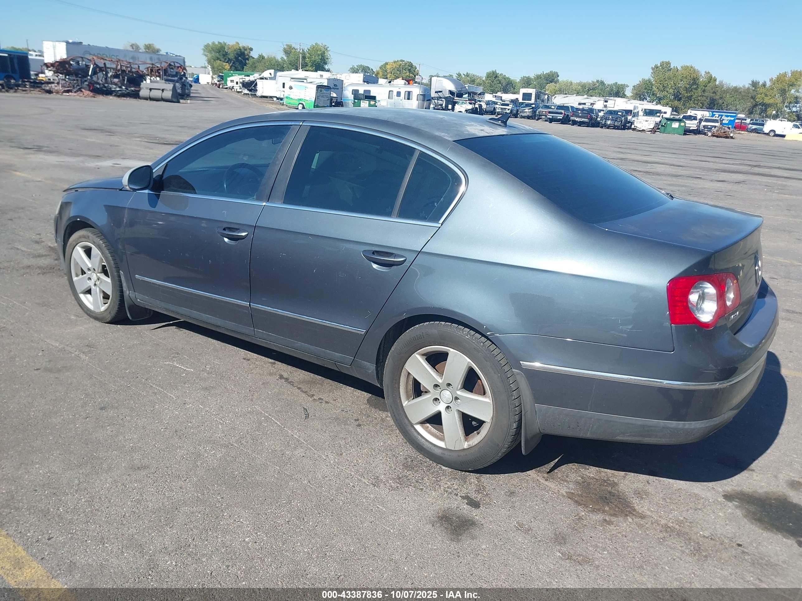 2009 Volkswagen Passat Komfort Gray vin: WVWJK73C99P049411