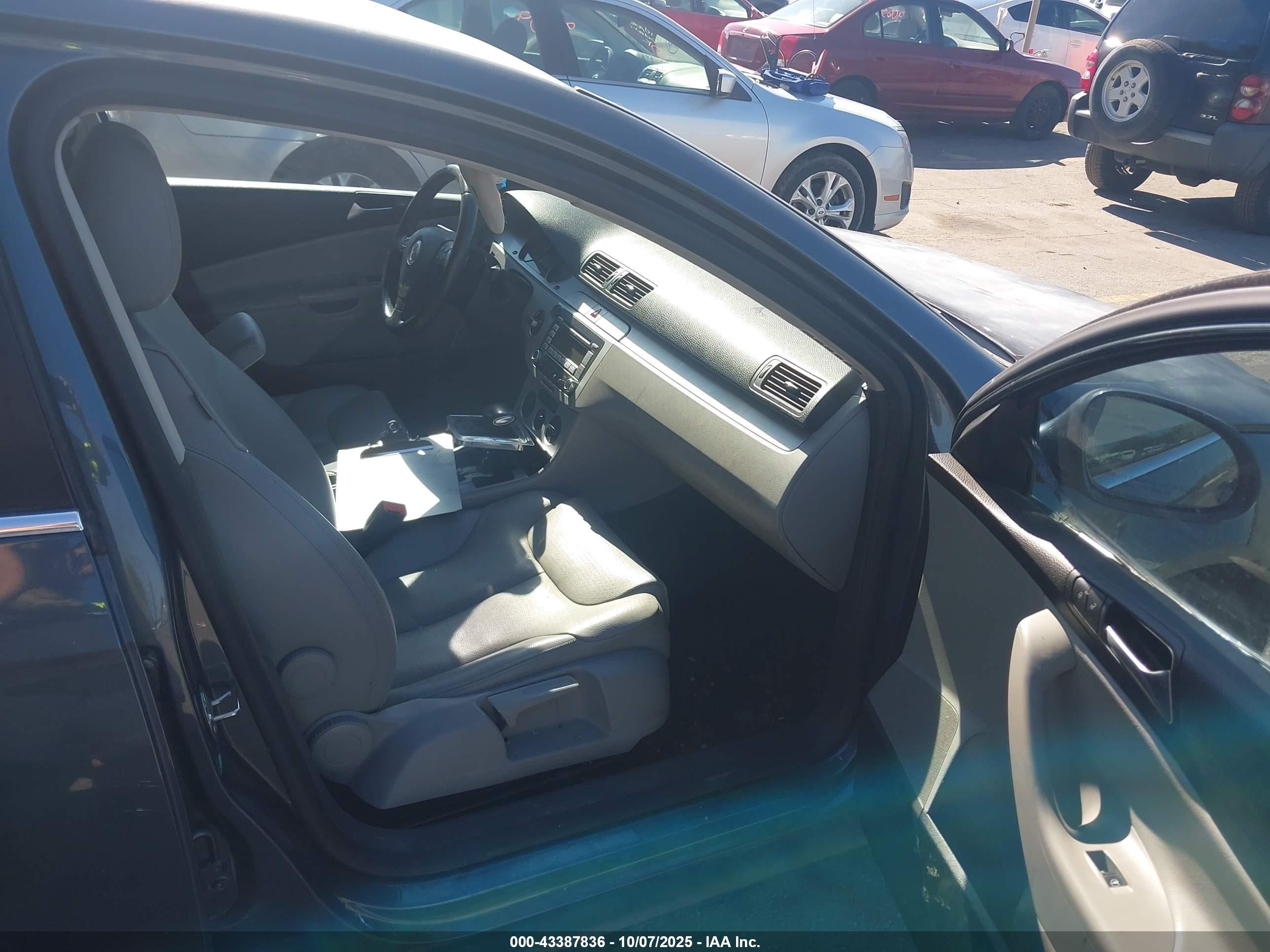 2009 Volkswagen Passat Komfort Gray vin: WVWJK73C99P049411