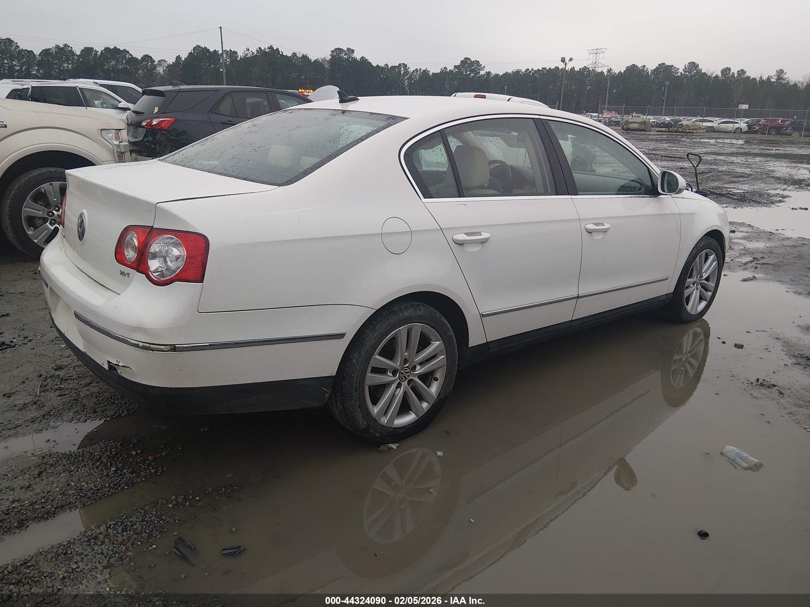 2009 Volkswagen Passat Komfort White vin: WVWJK73C99P055340