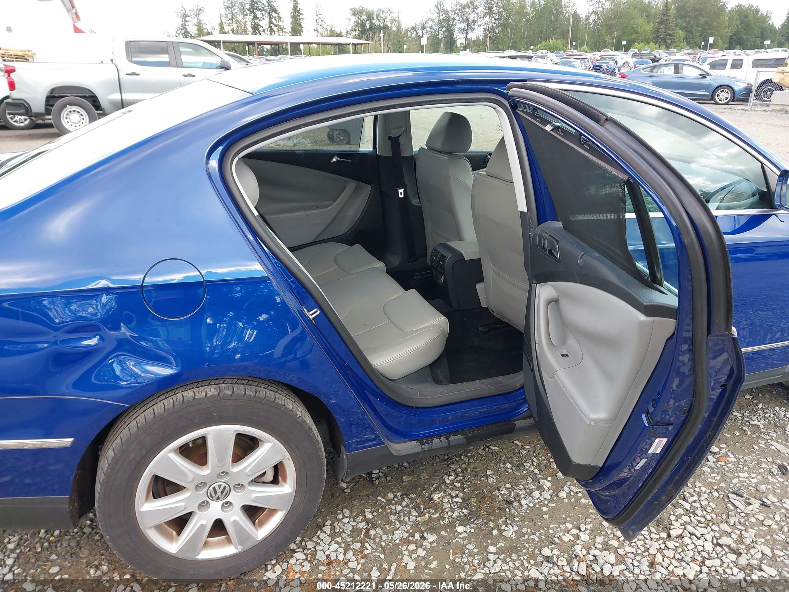 2008 Volkswagen Passat Turbo Blue vin: WVWJK73CX8P089981