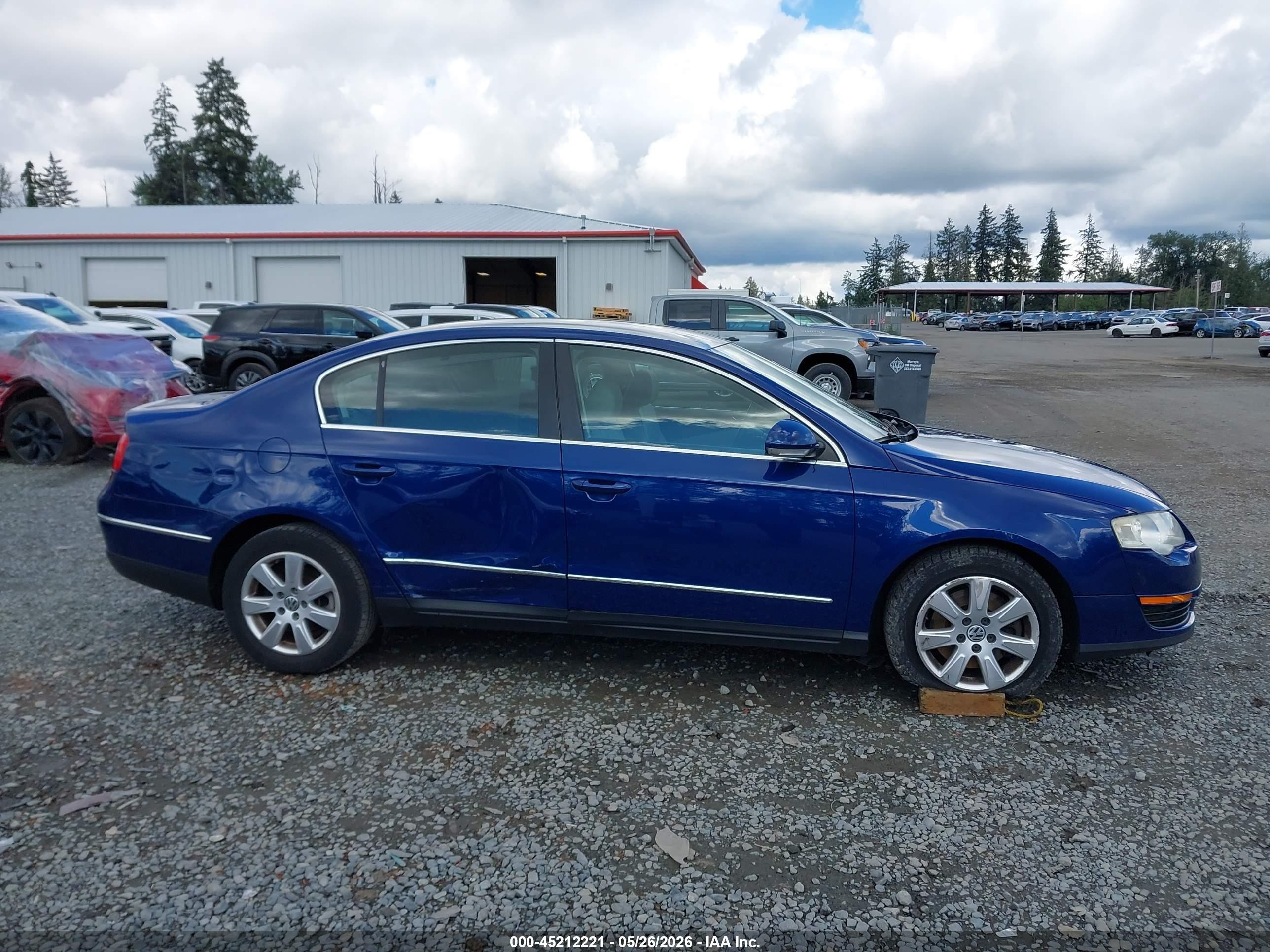 2008 Volkswagen Passat Turbo Blue vin: WVWJK73CX8P089981