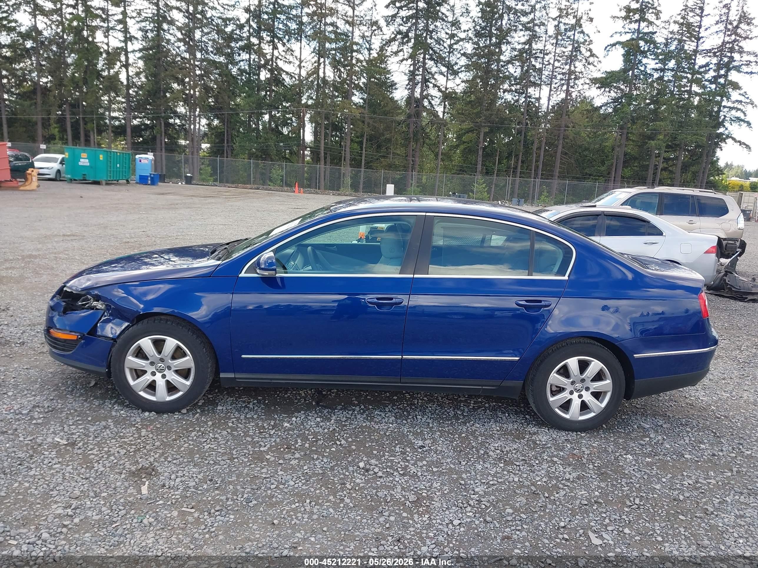 2008 Volkswagen Passat Turbo Blue vin: WVWJK73CX8P089981