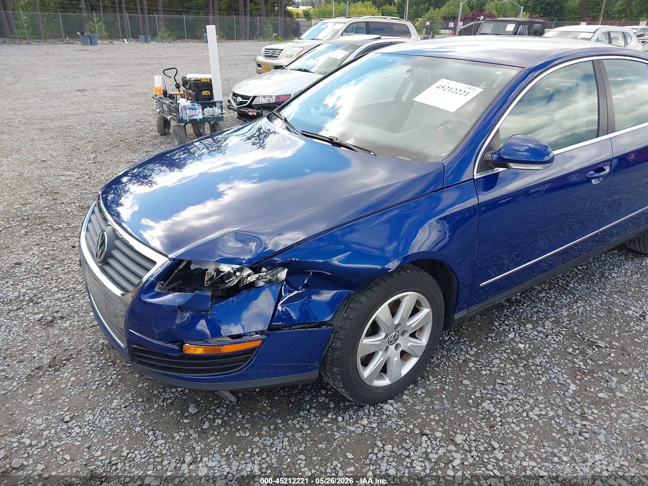 2008 Volkswagen Passat Turbo Blue vin: WVWJK73CX8P089981