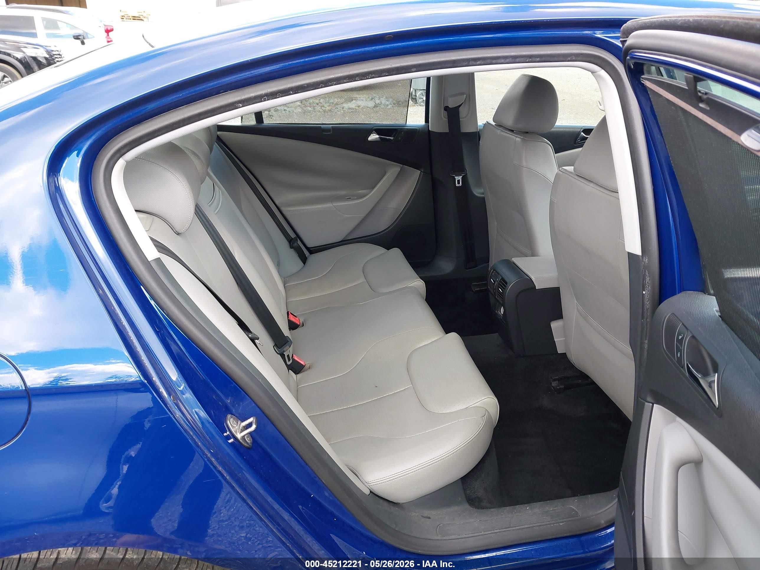 2008 Volkswagen Passat Turbo Blue vin: WVWJK73CX8P089981
