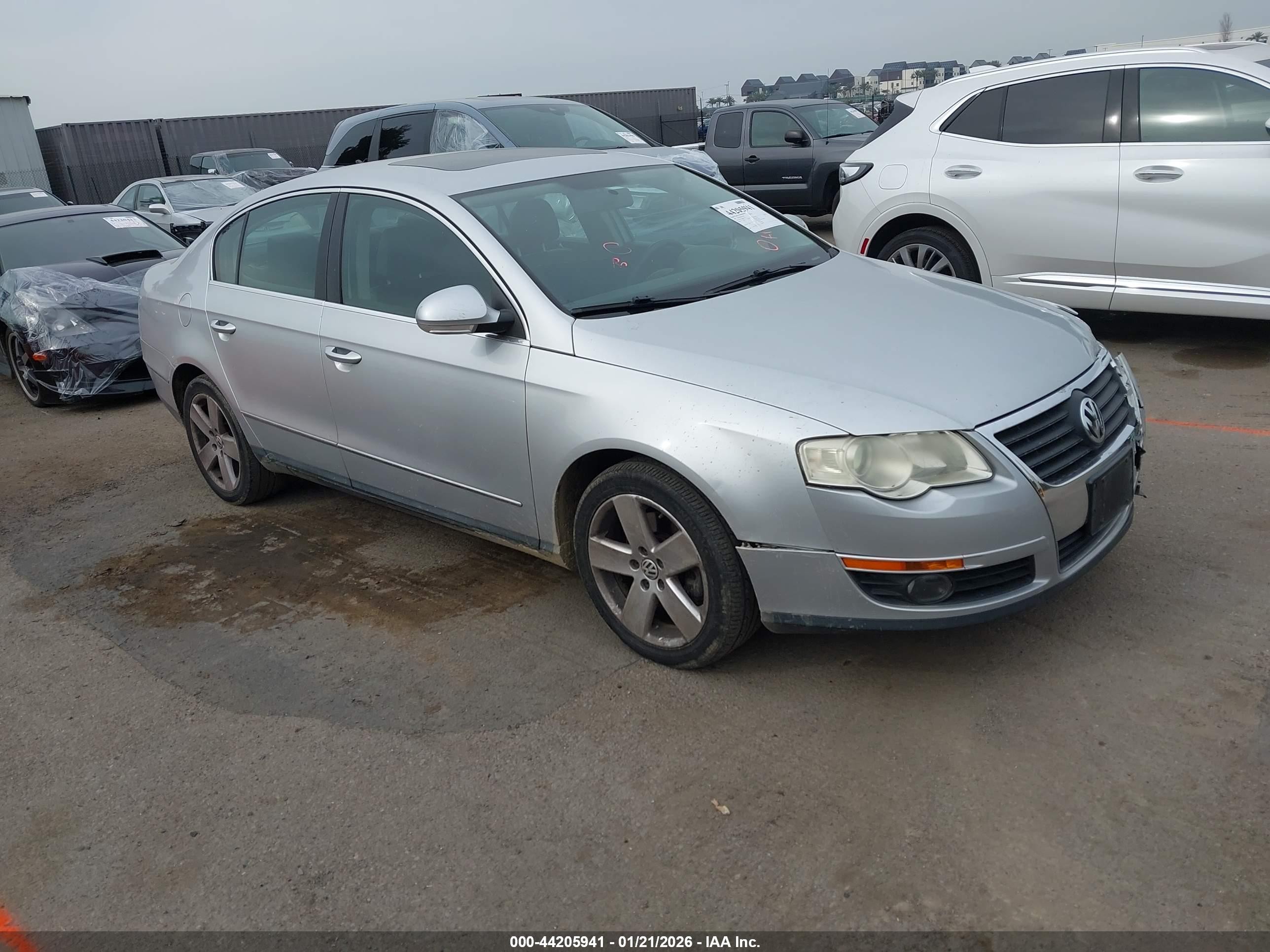 2009 Volkswagen Passat Komfort Silver vin: WVWJK73CX9P023450