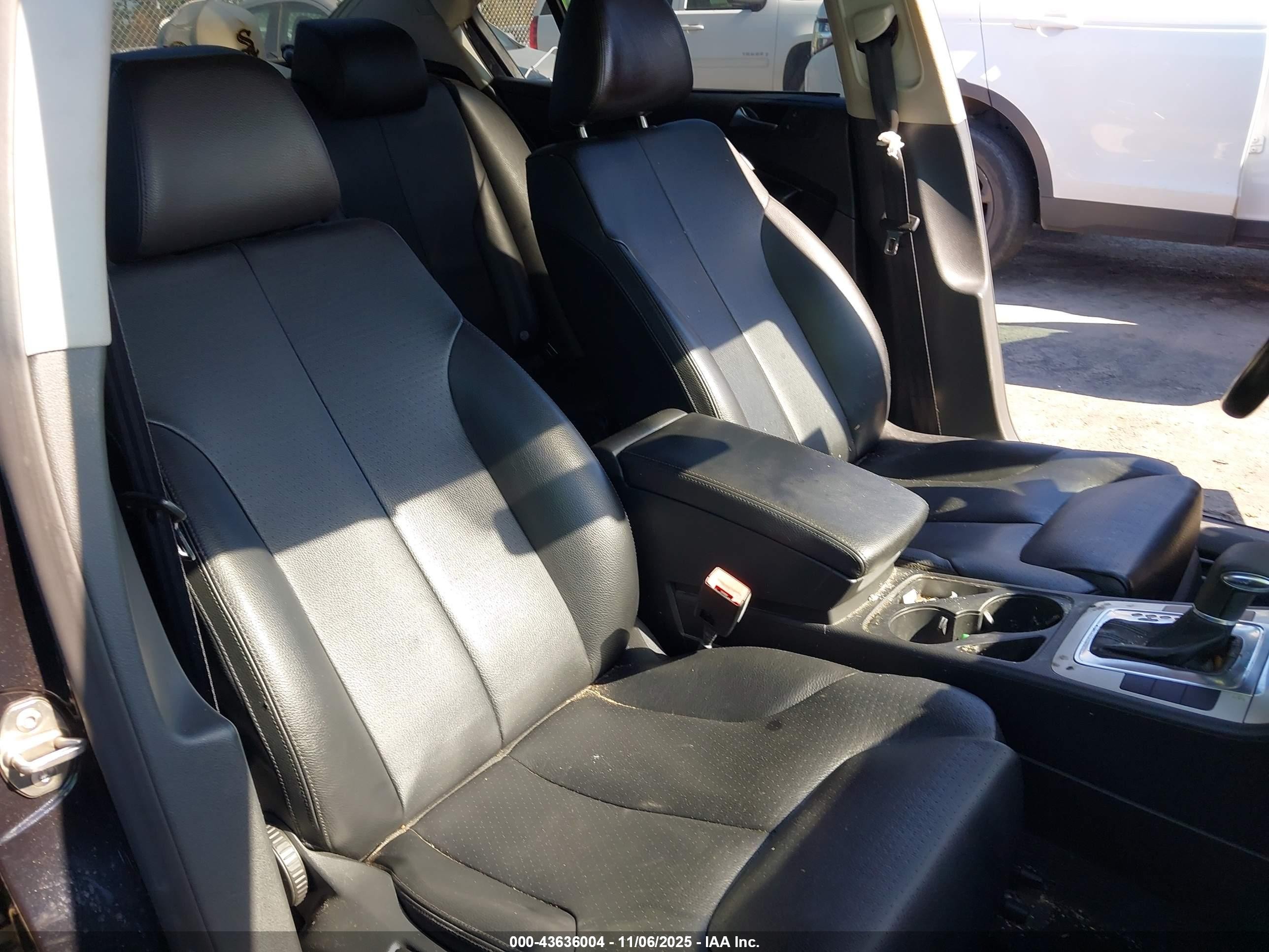 2009 Volkswagen Passat Komfort Черный vin: WVWJK73CX9P042466