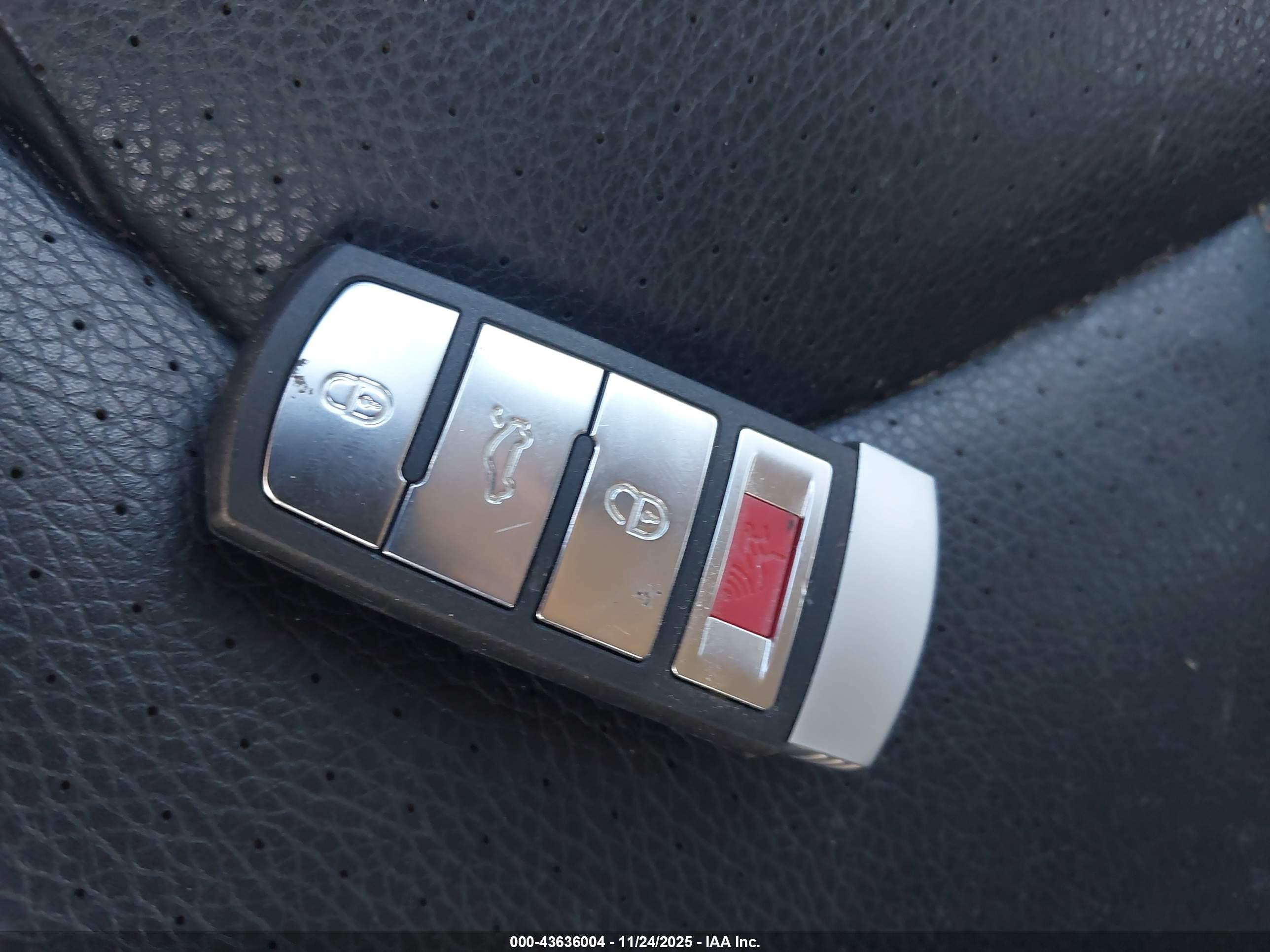 2009 Volkswagen Passat Komfort Черный vin: WVWJK73CX9P042466