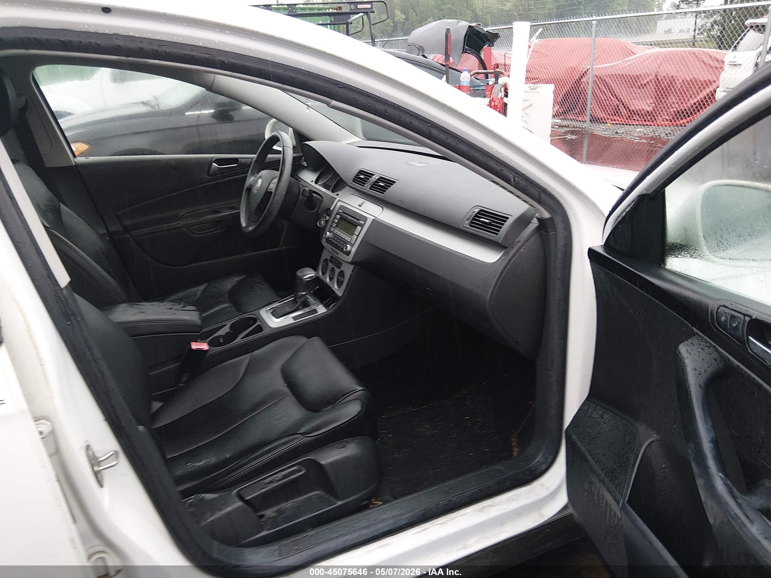 2009 Volkswagen Passat Komfort Белый vin: WVWJK73CX9P053242