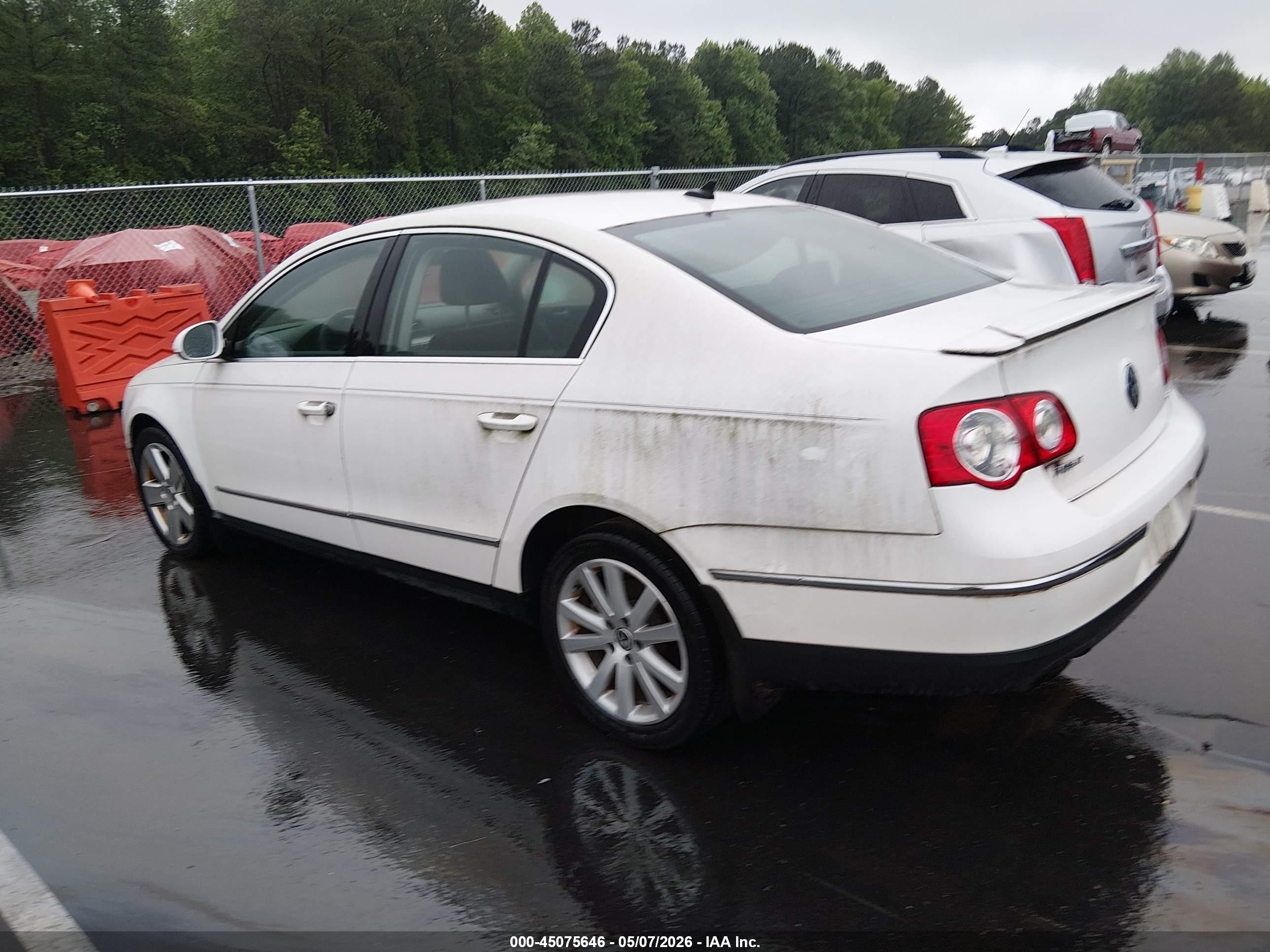 2009 Volkswagen Passat Komfort Белый vin: WVWJK73CX9P053242