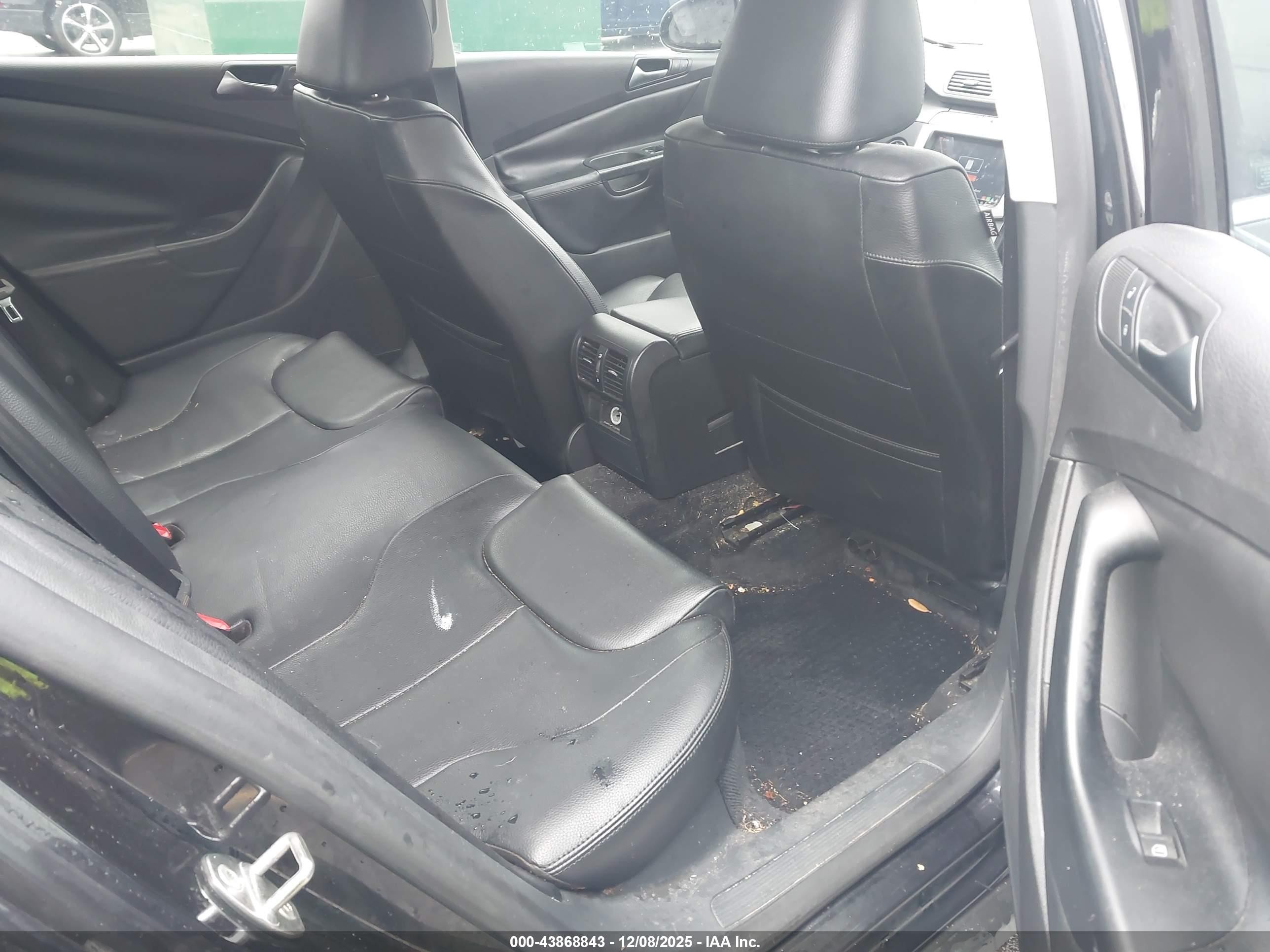 2009 Volkswagen Passat Komfort Black vin: WVWJK73CX9P059882