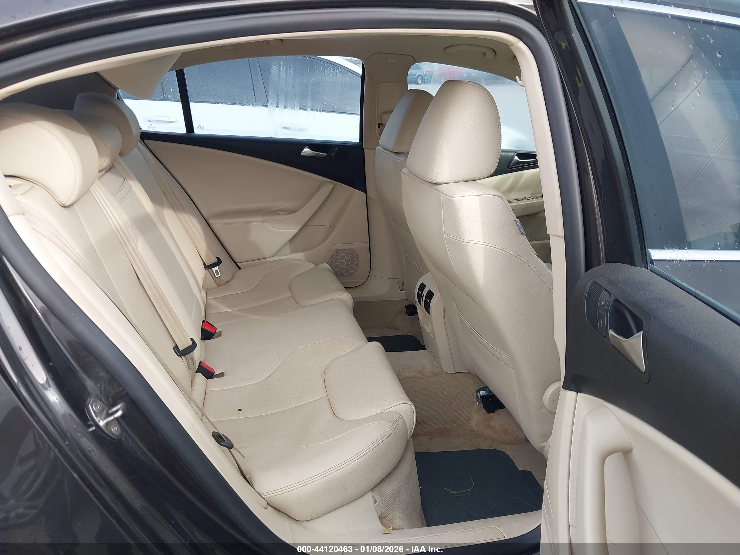 2010 Volkswagen Passat Komfort Brown vin: WVWJK7AN2AP052871