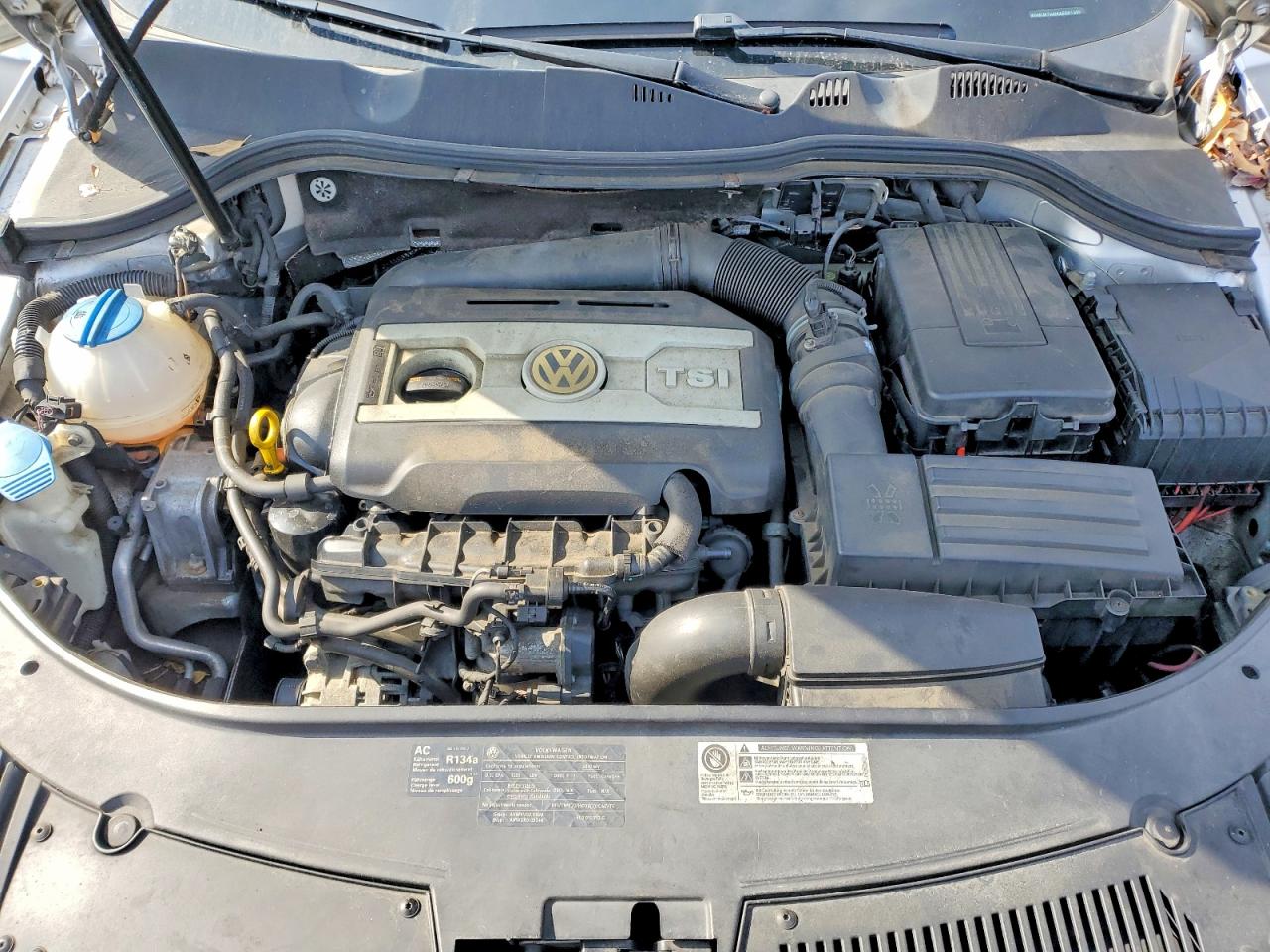 2010 Volkswagen Passat Komfort Серебряный vin: WVWJK7AN4AE061390