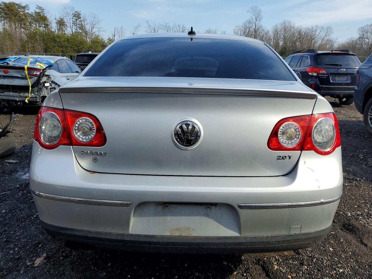 2010 Volkswagen Passat Komfort Серебряный vin: WVWJK7AN4AE061390