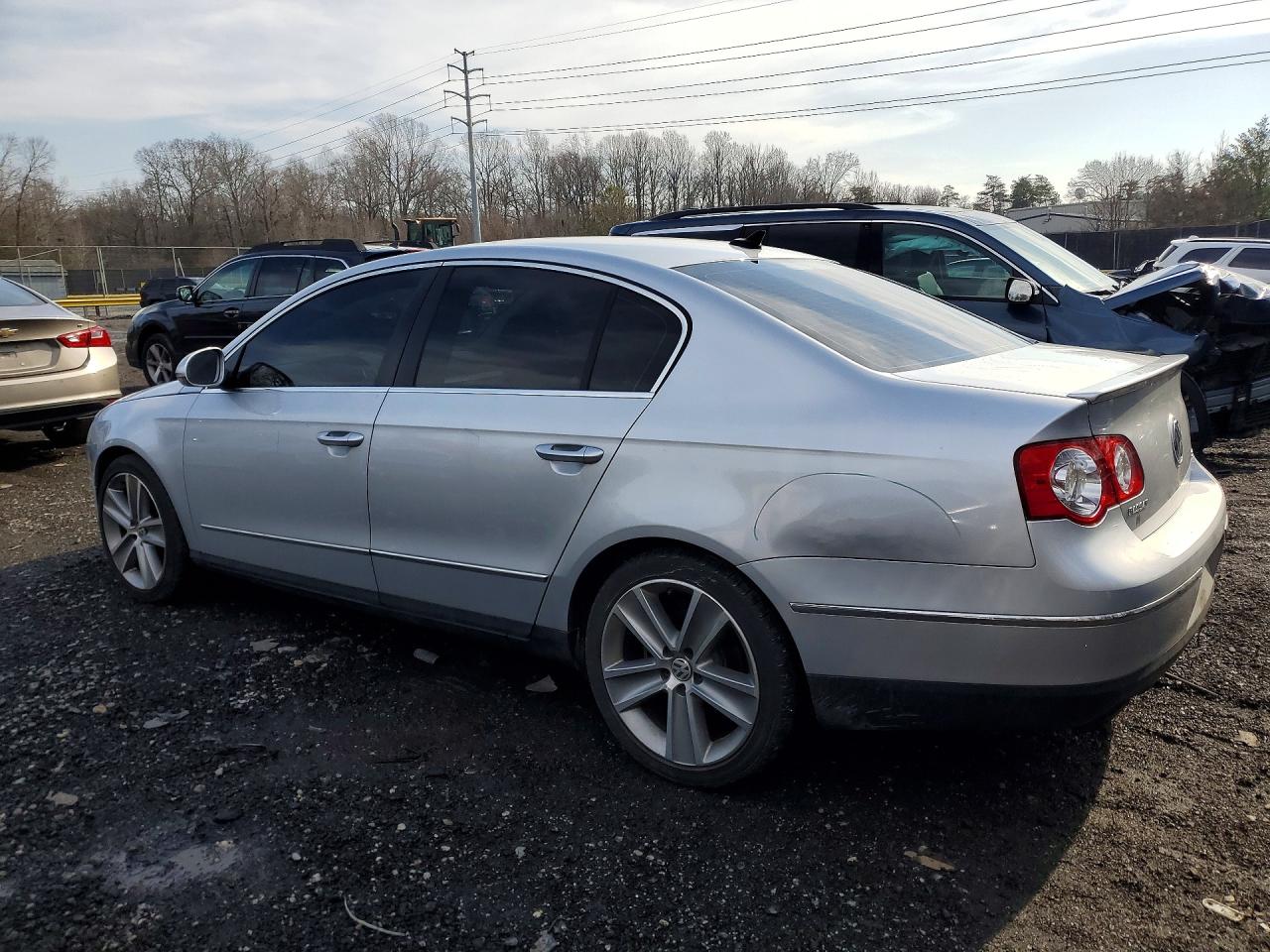 2010 Volkswagen Passat Komfort Серебряный vin: WVWJK7AN4AE061390