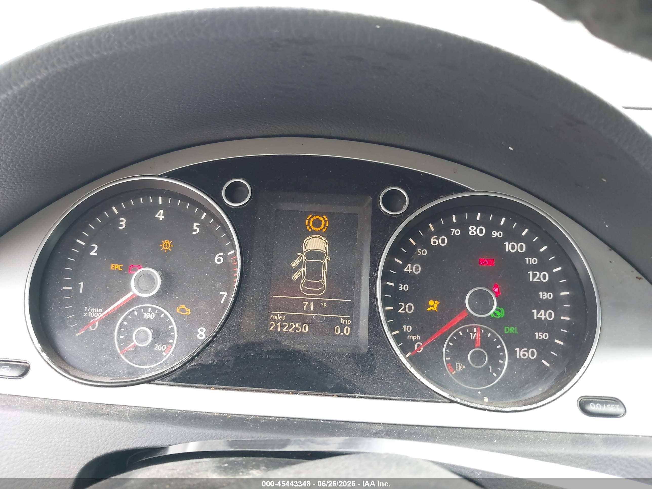 2010 Volkswagen Passat Komfort Silver vin: WVWJK7AN5AE091868