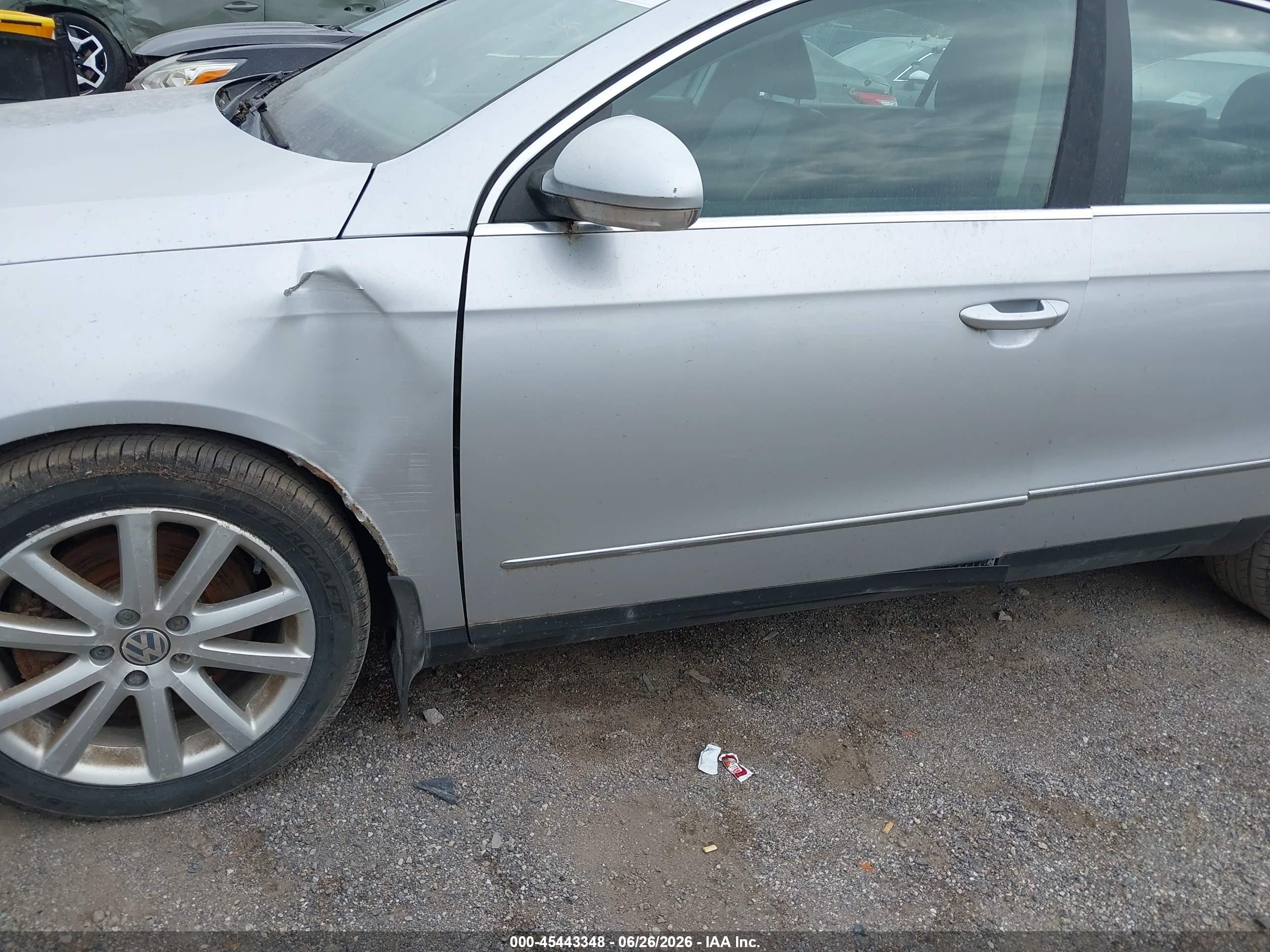 2010 Volkswagen Passat Komfort Silver vin: WVWJK7AN5AE091868