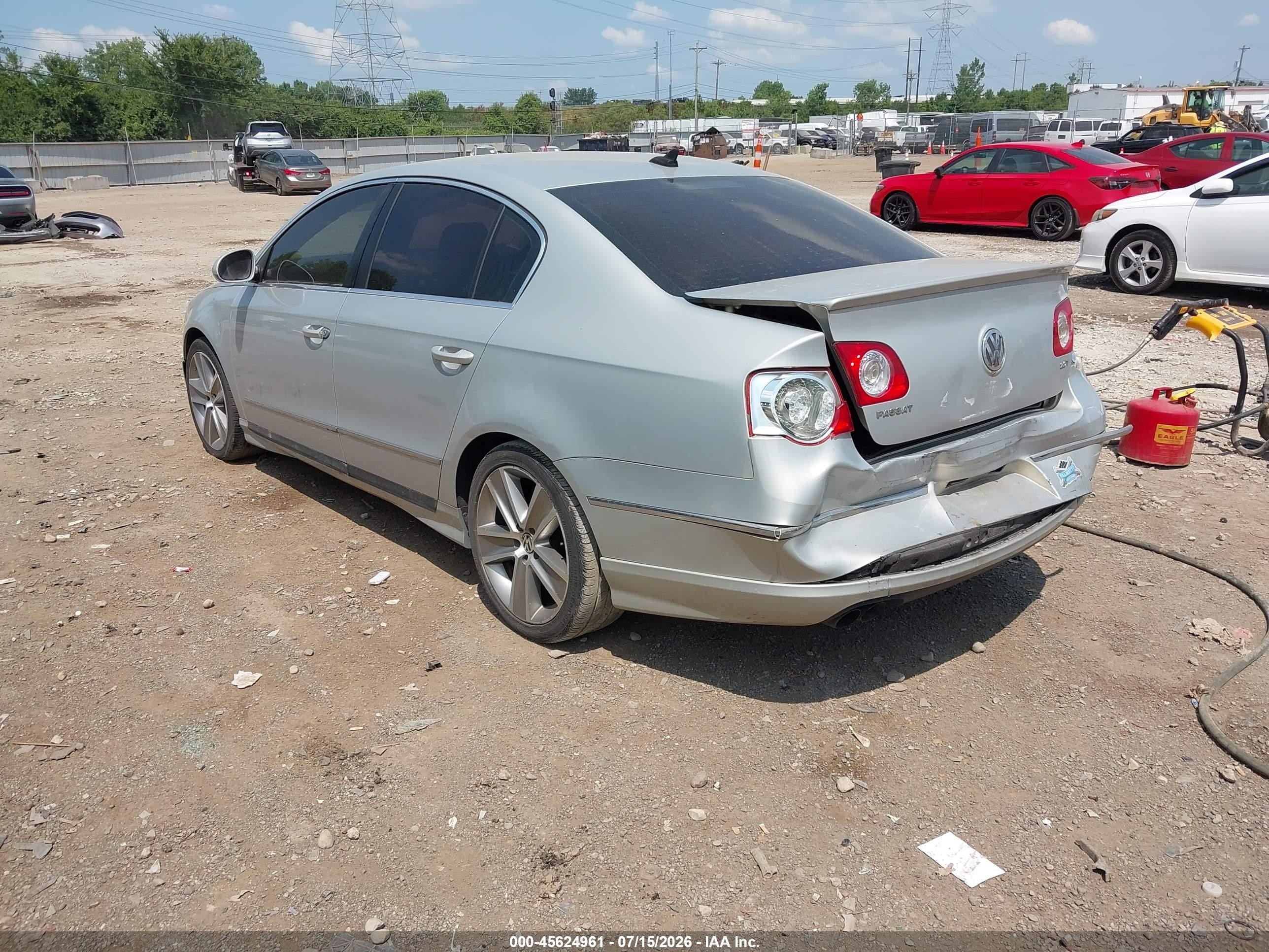 2010 Volkswagen Passat Komfort Silver vin: WVWJK7AN6AE068292