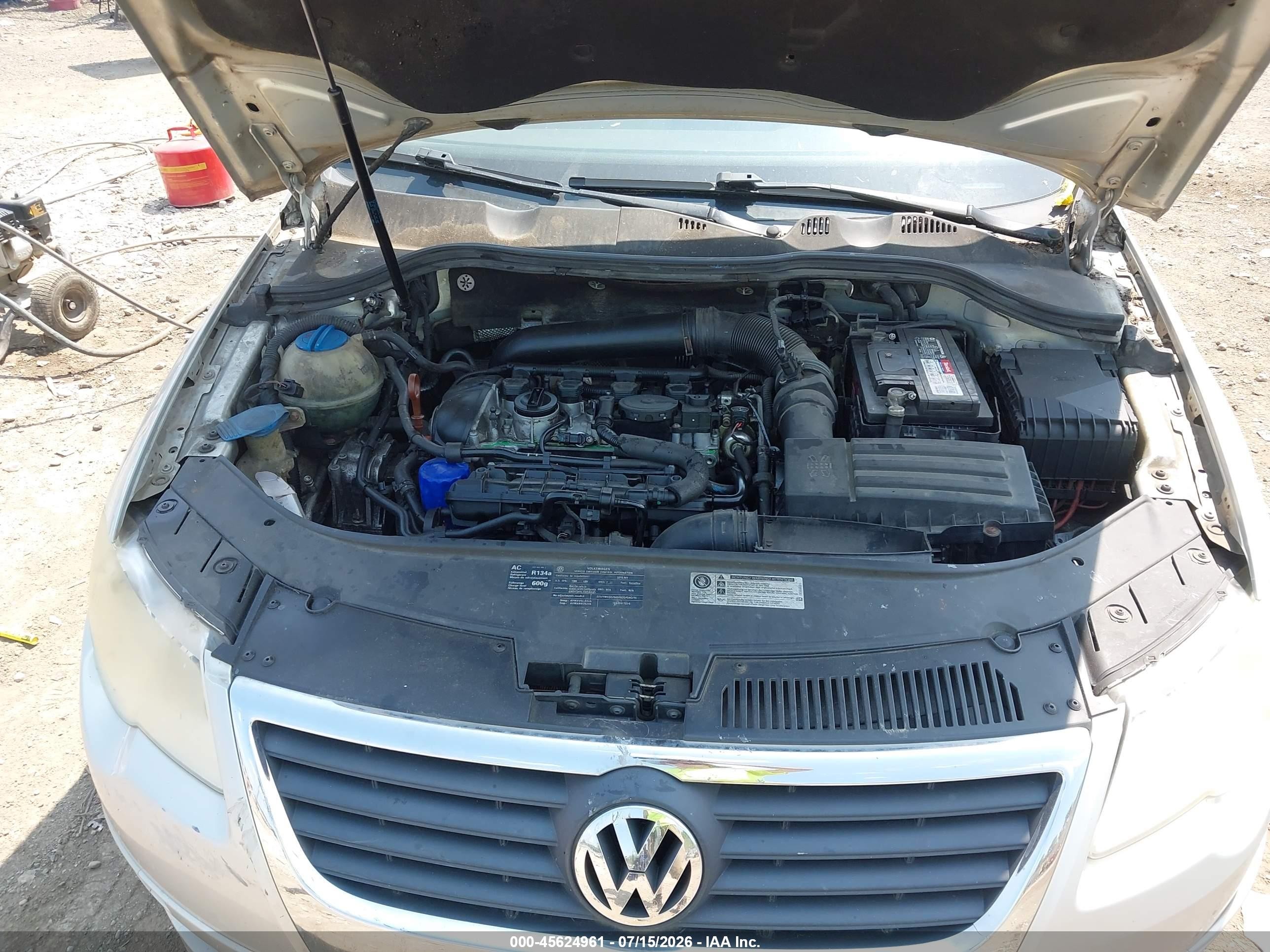 2010 Volkswagen Passat Komfort Silver vin: WVWJK7AN6AE068292
