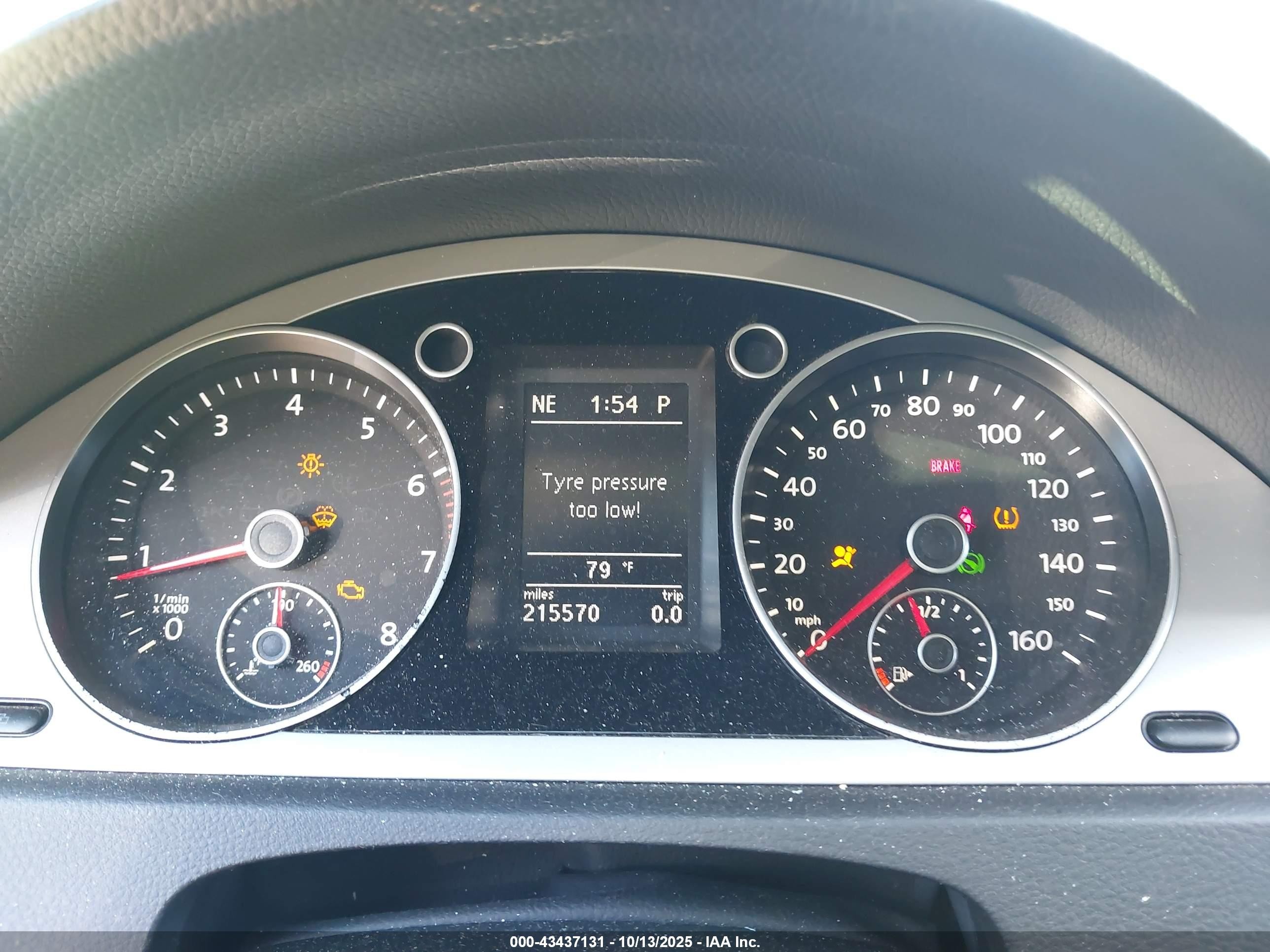 2010 Volkswagen Passat Komfort Black vin: WVWJK7AN6AE100688