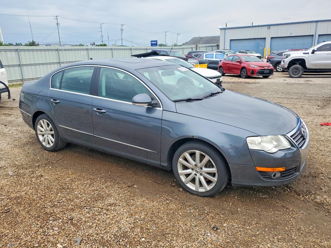 2010 Volkswagen Passat Komfort Gray vin: WVWJK7AN7AE162763