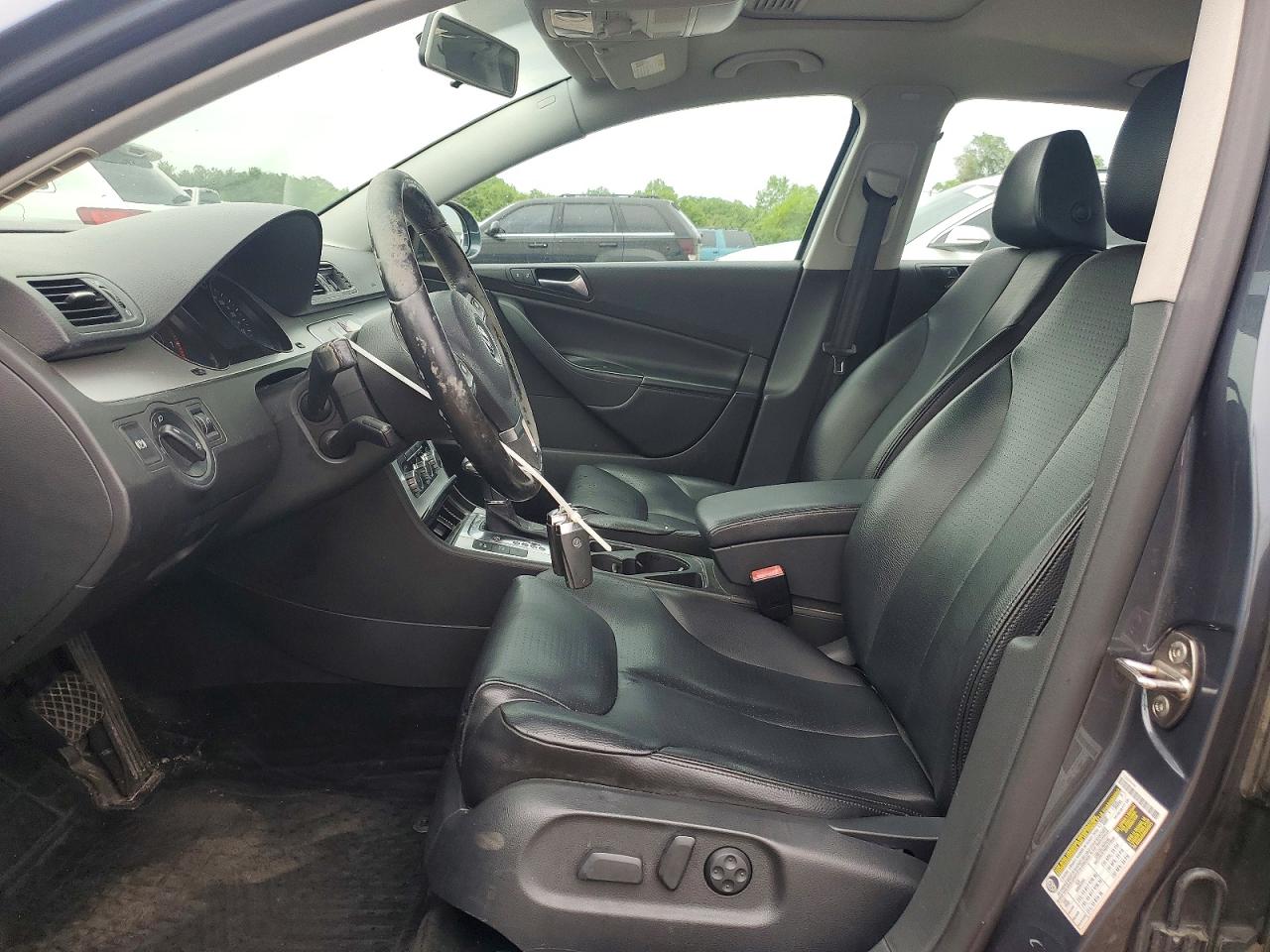 2010 Volkswagen Passat Komfort Gray vin: WVWJK7AN7AE162763