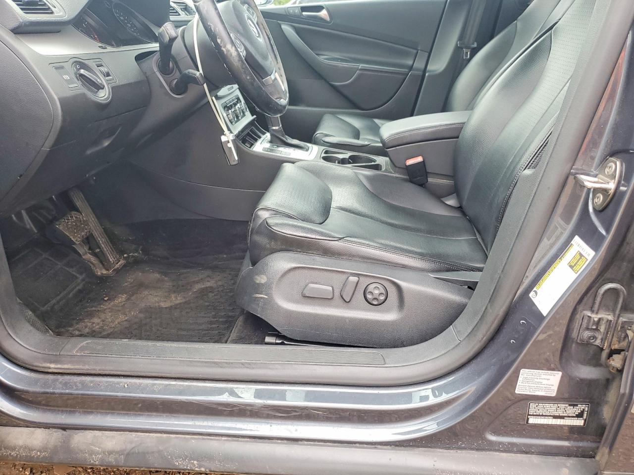 2010 Volkswagen Passat Komfort Gray vin: WVWJK7AN7AE162763