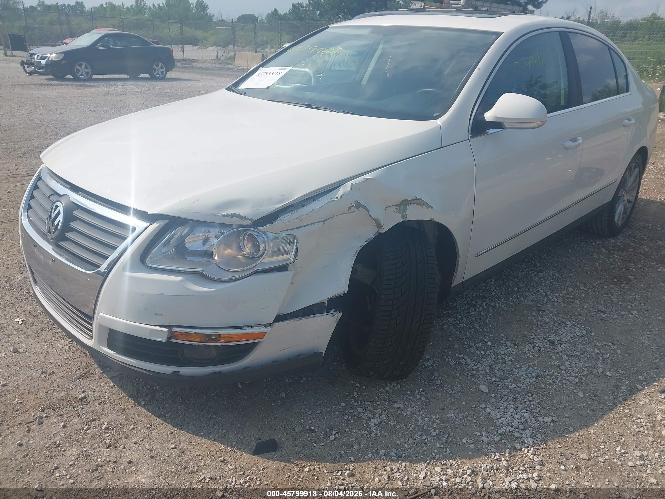 2010 Volkswagen Passat Komfort Белый vin: WVWJK7AN7AP035676