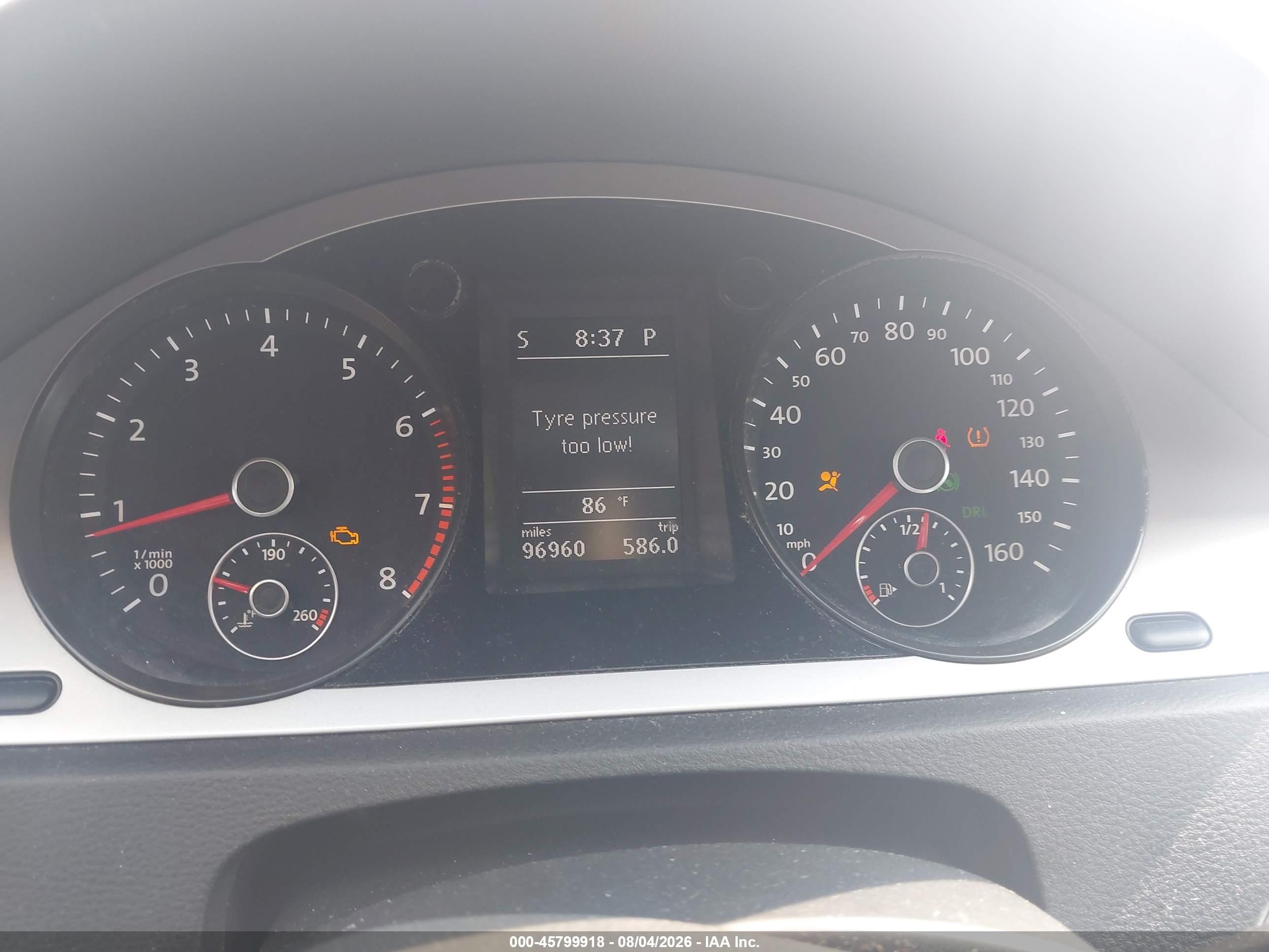 2010 Volkswagen Passat Komfort Белый vin: WVWJK7AN7AP035676