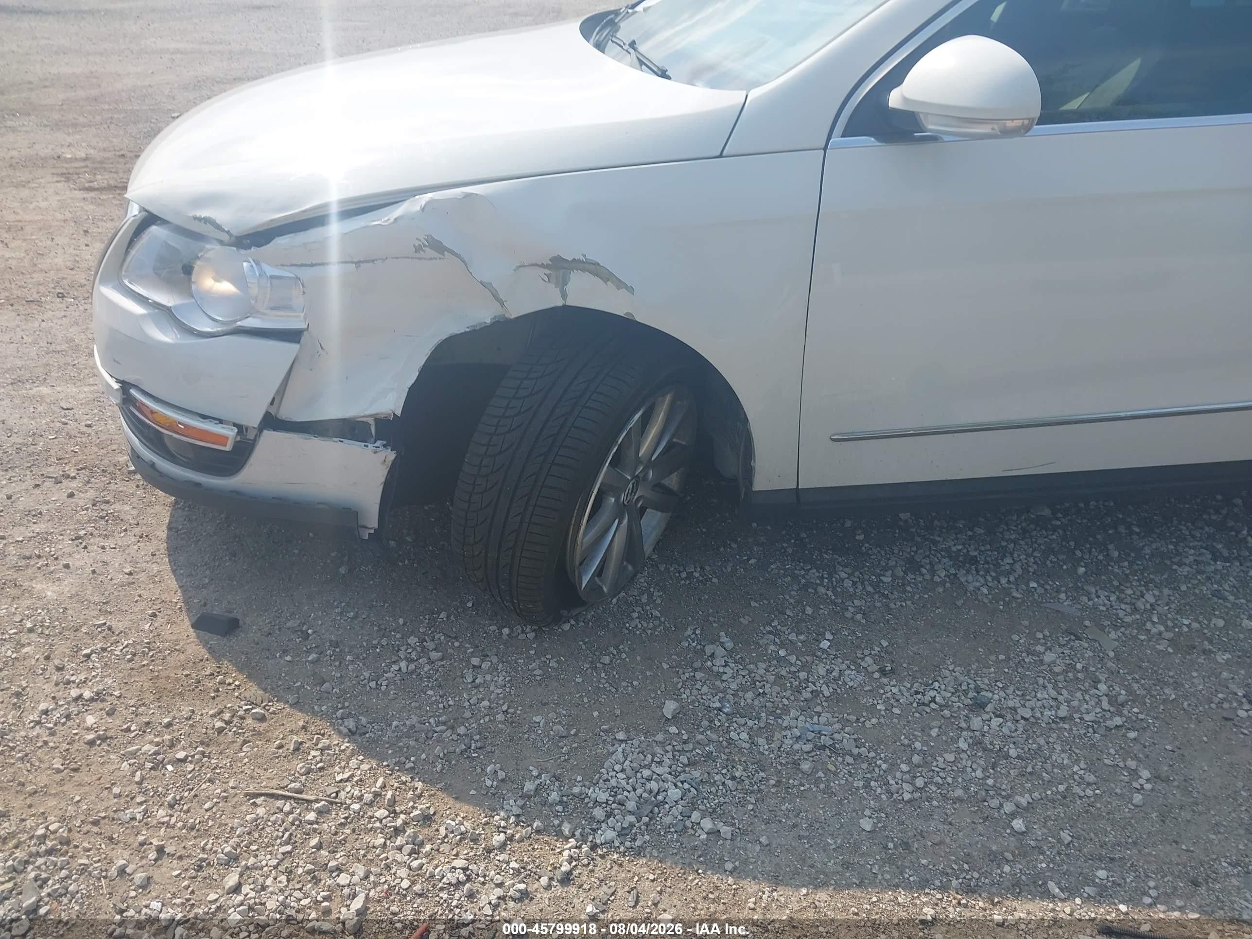 2010 Volkswagen Passat Komfort Белый vin: WVWJK7AN7AP035676